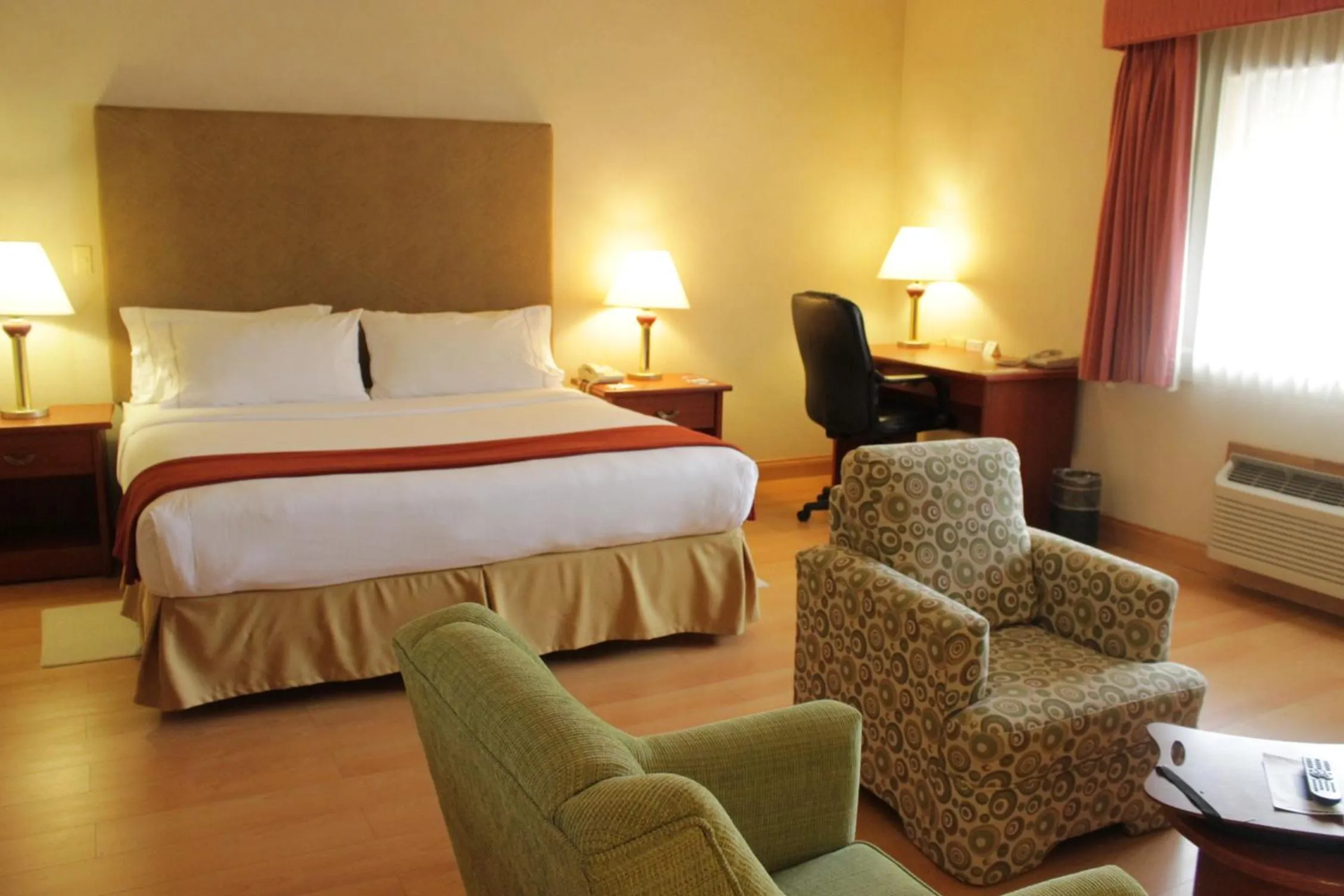 Bed in Holiday Inn Express Chihuahua by IHG