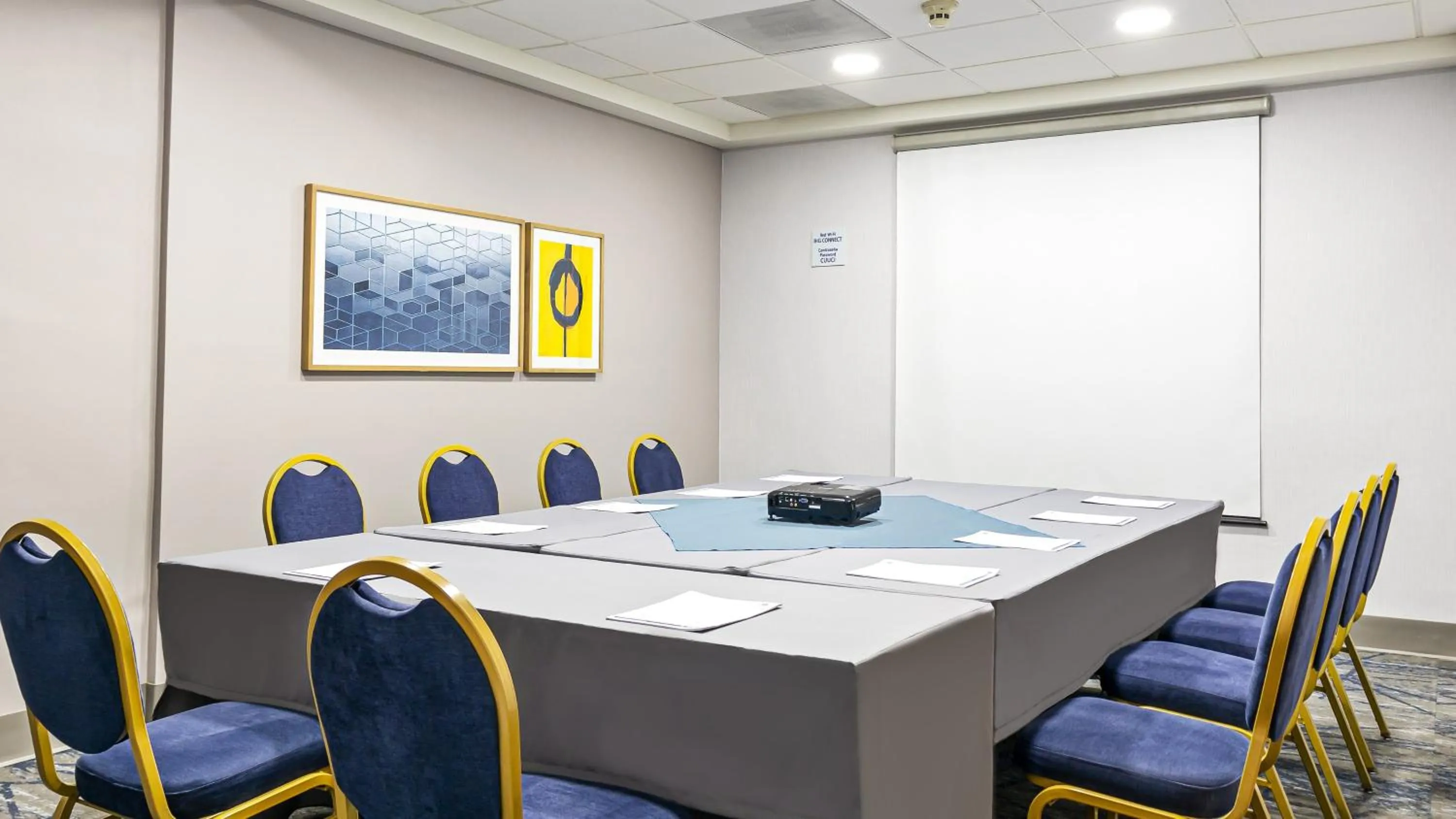 Meeting/conference room in Holiday Inn Express Chihuahua by IHG