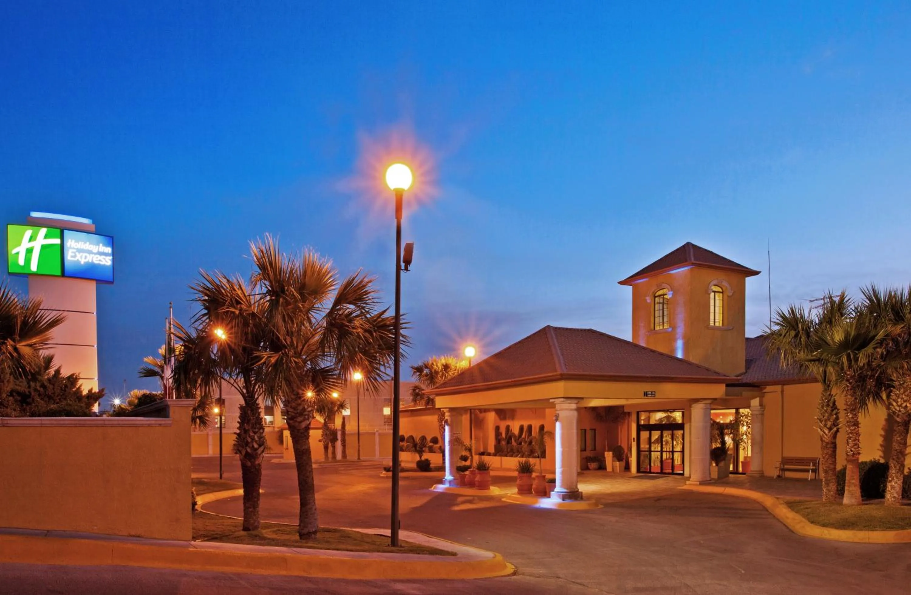 Property building in Holiday Inn Express Chihuahua by IHG