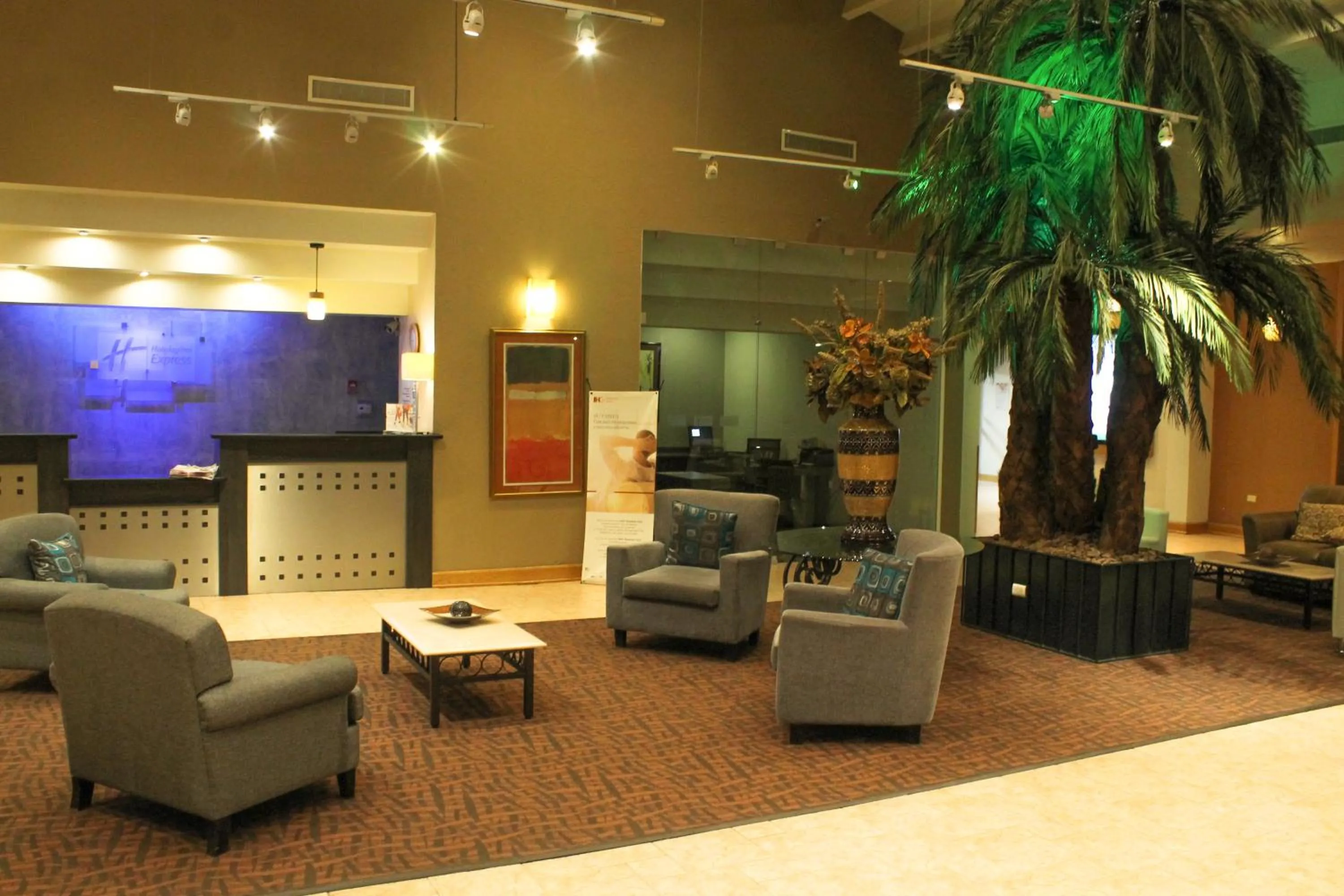 On-site shops in Holiday Inn Express Chihuahua by IHG