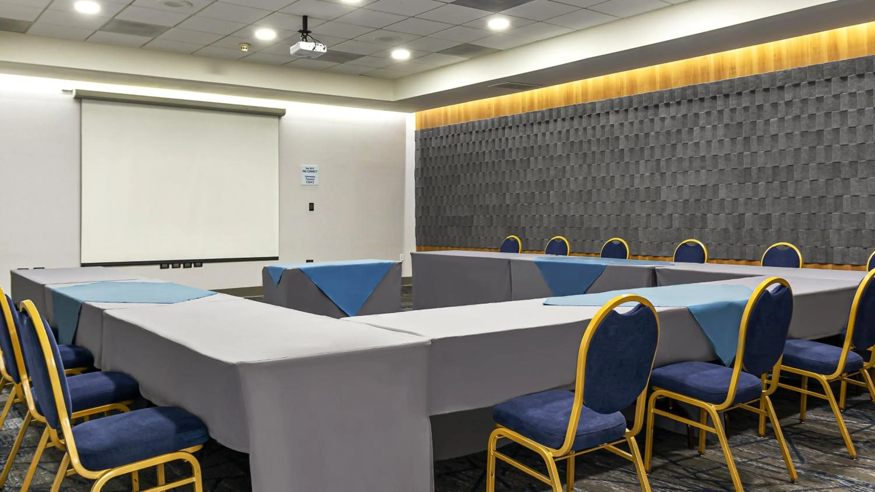 Meeting/conference room in Holiday Inn Express Chihuahua by IHG