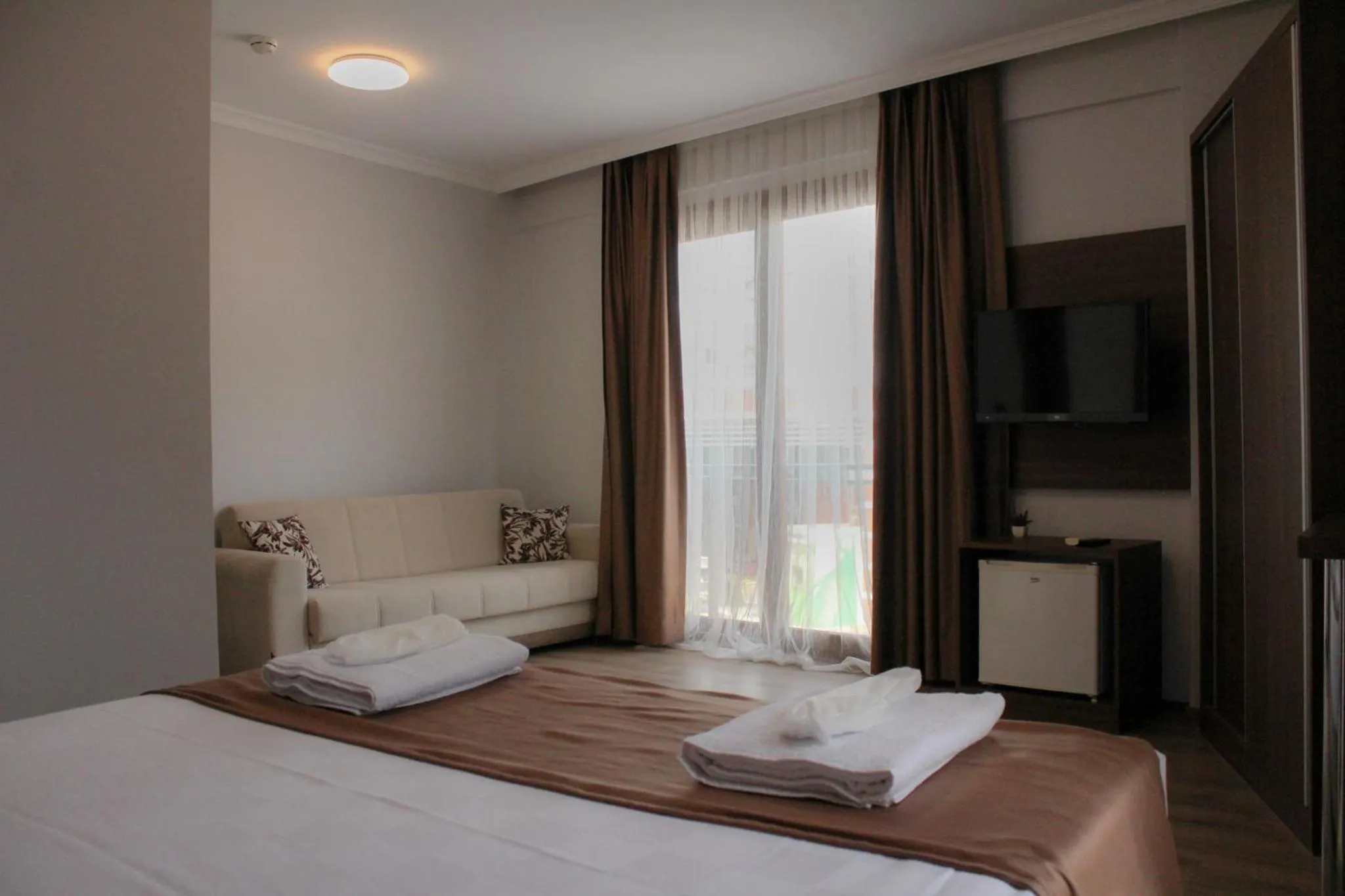 Photo of the whole room in Gulluk Life Hotel