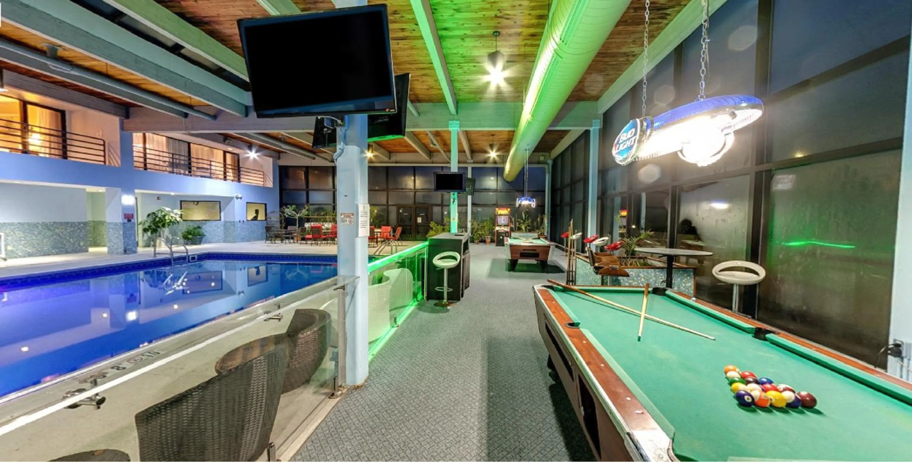 Swimming pool, Billiards in Liyo Inn