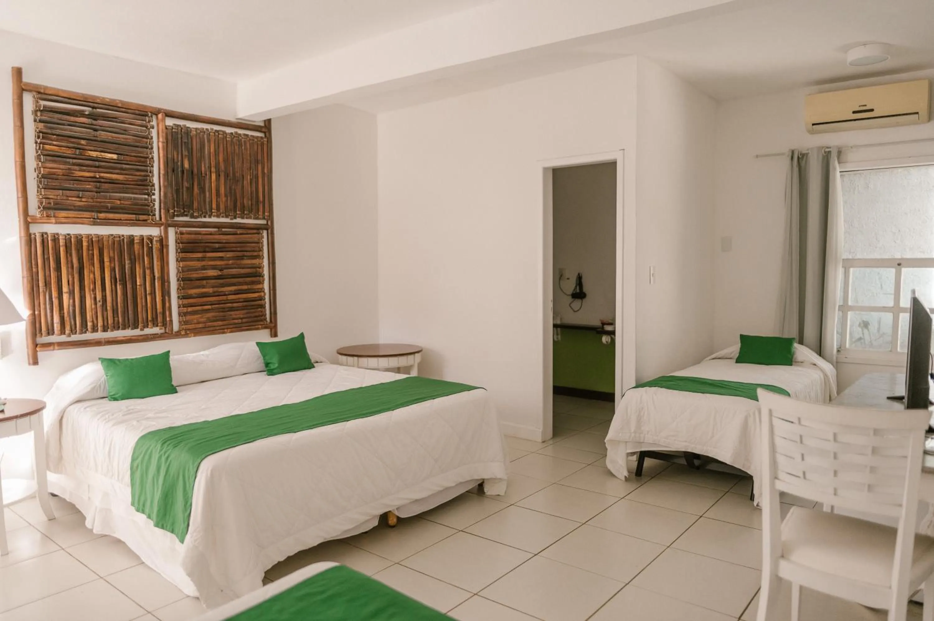 Breakfast, Bed in Pousada Bucaneiro