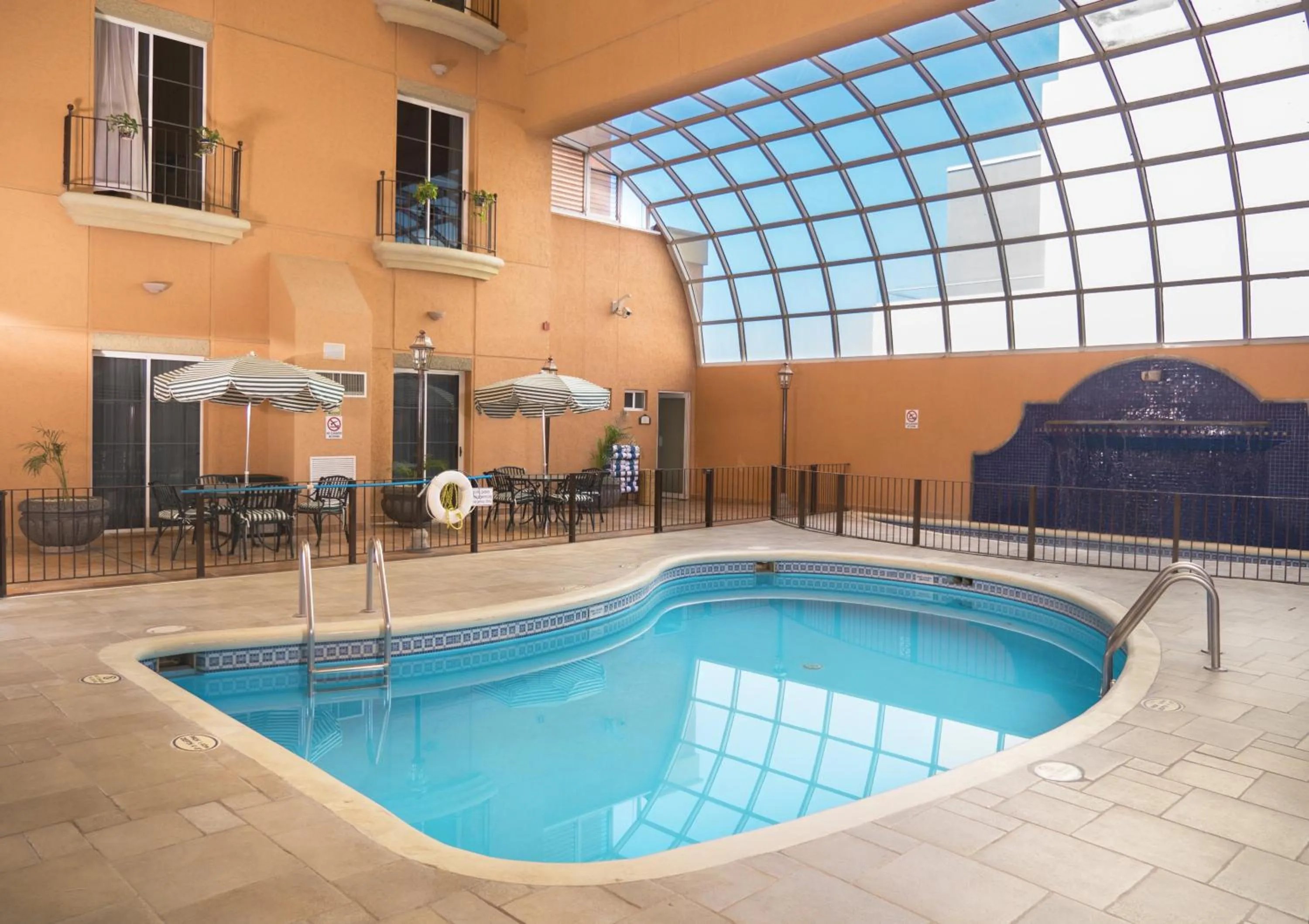 Swimming pool in Holiday Inn Express Silao-Aeropuerto Bajio by IHG