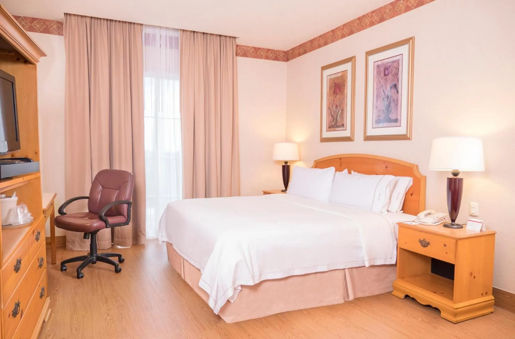 Photo of the whole room, Bed in Holiday Inn Express Silao-Aeropuerto Bajio by IHG