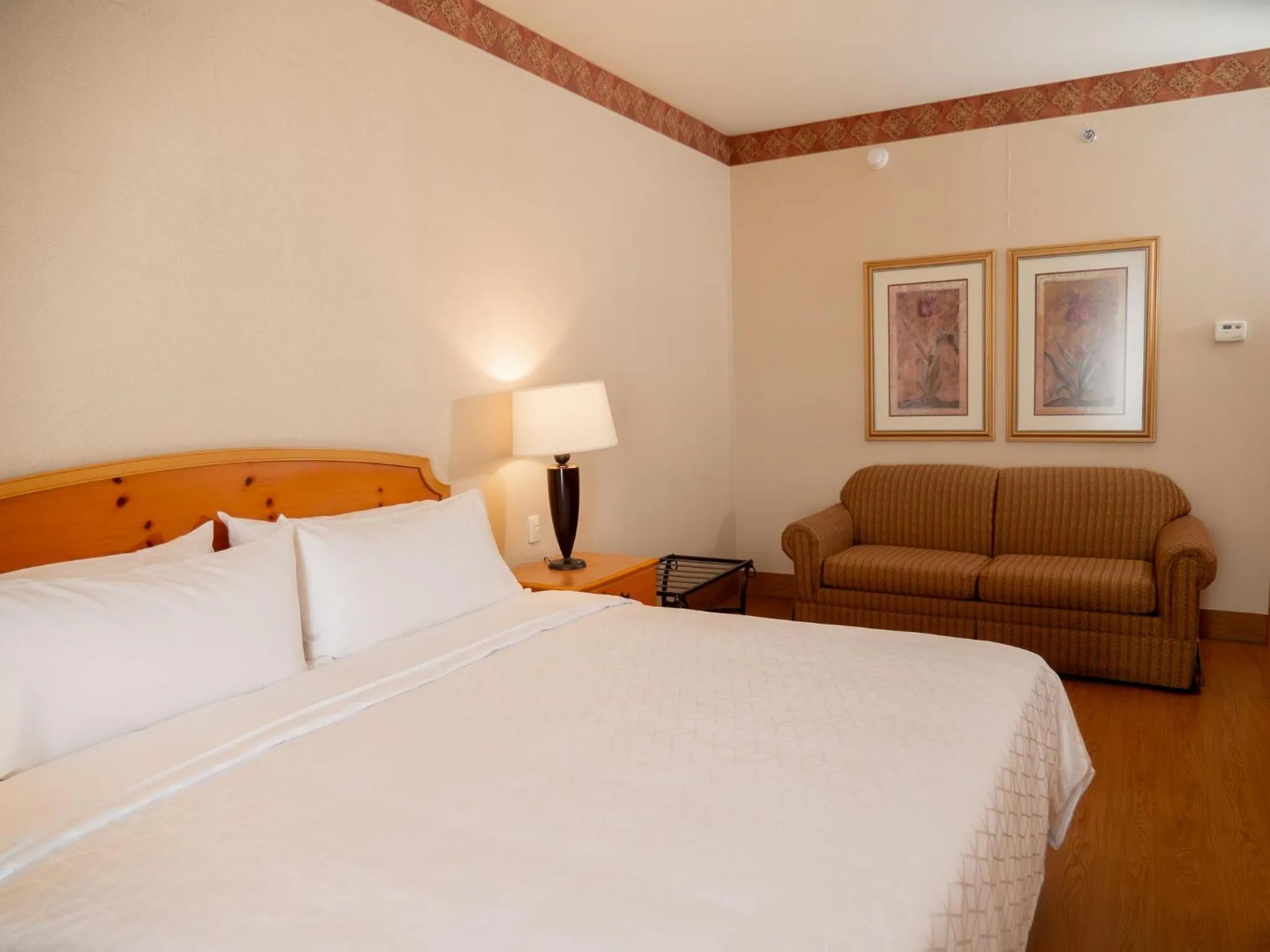 Photo of the whole room, Bed in Holiday Inn Express Silao-Aeropuerto Bajio by IHG
