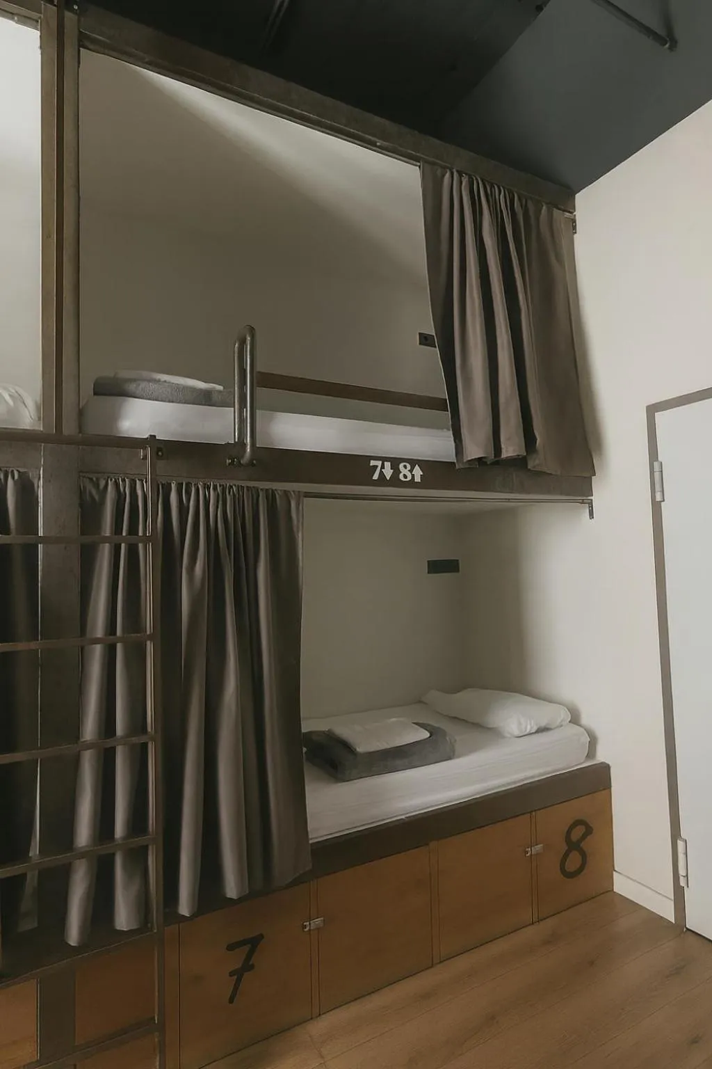 Bedroom, Bed in Black Swan Hostel Sevilla