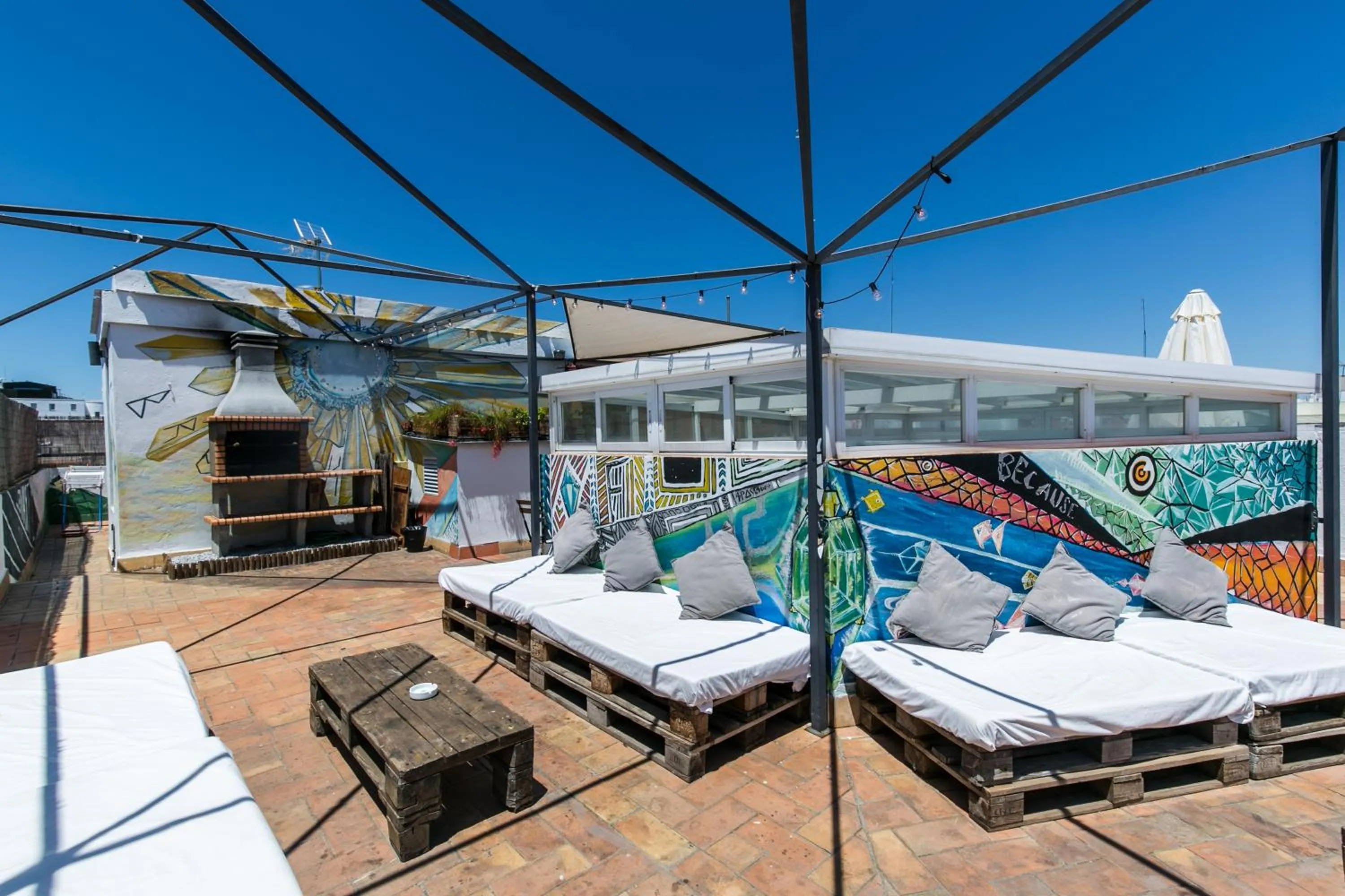 BBQ facilities in Black Swan Hostel Sevilla