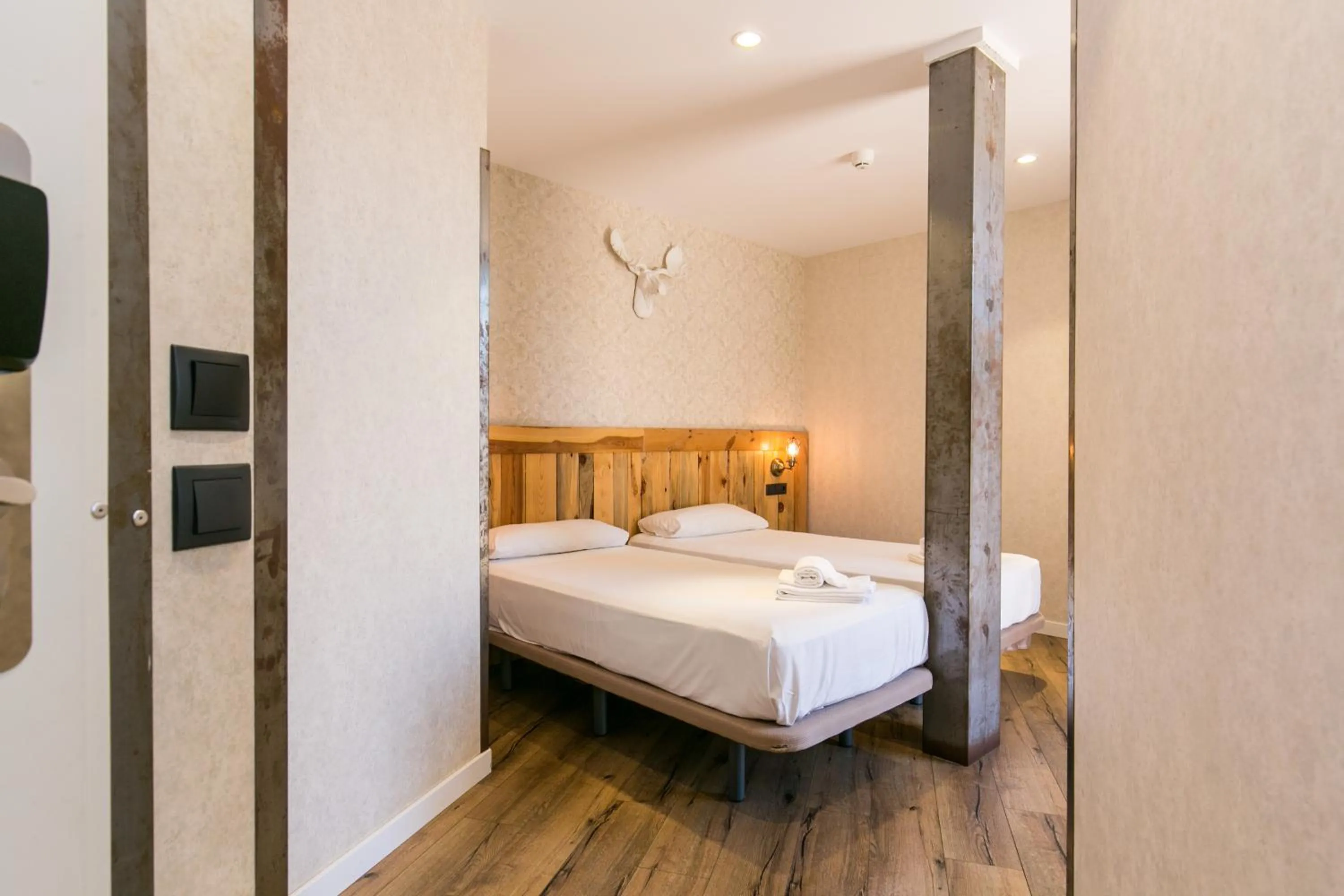 Bedroom, Bed in Black Swan Hostel Sevilla