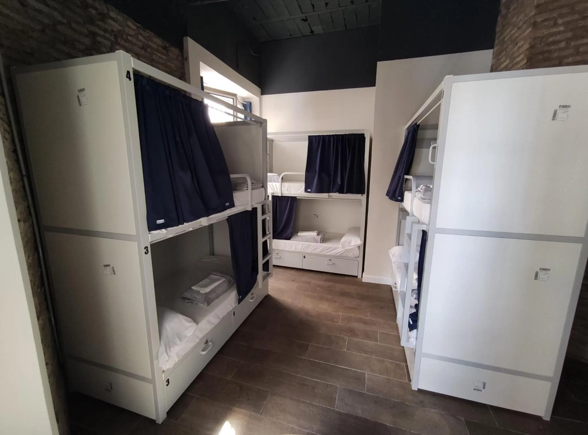 Bedroom, Bed in Black Swan Hostel Sevilla