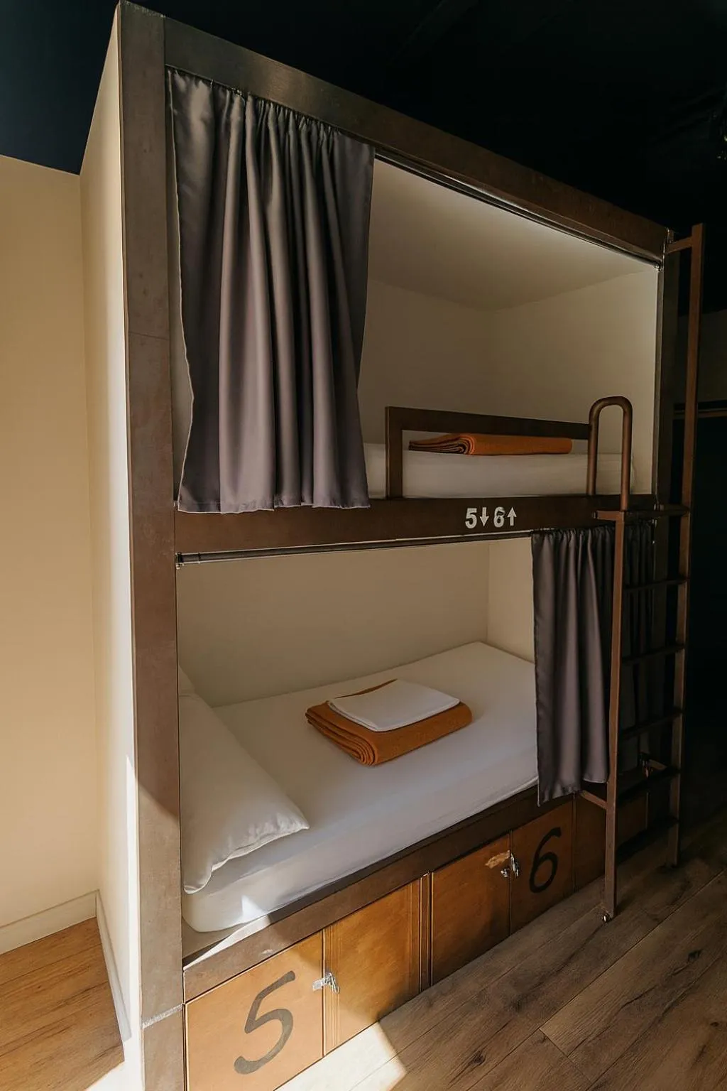 Bed in Black Swan Hostel Sevilla