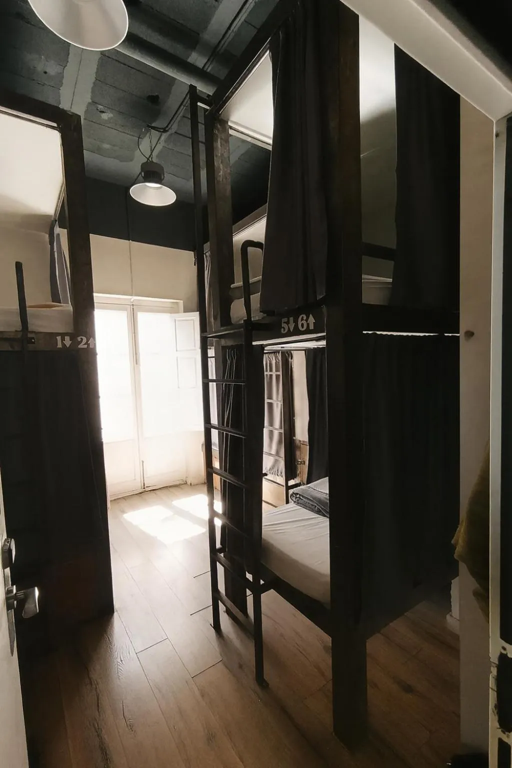 Bed in Black Swan Hostel Sevilla