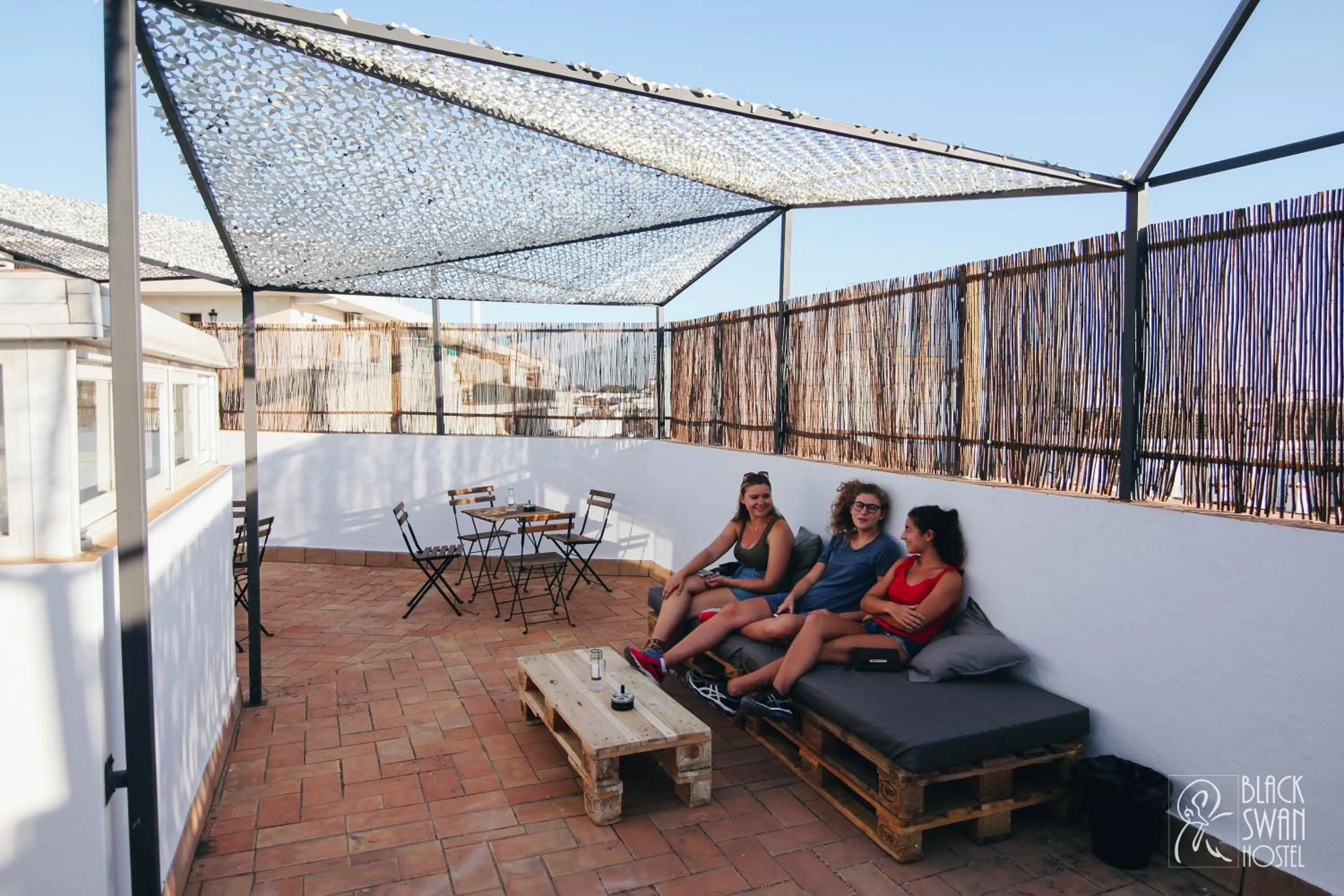 Balcony/Terrace in Black Swan Hostel Sevilla