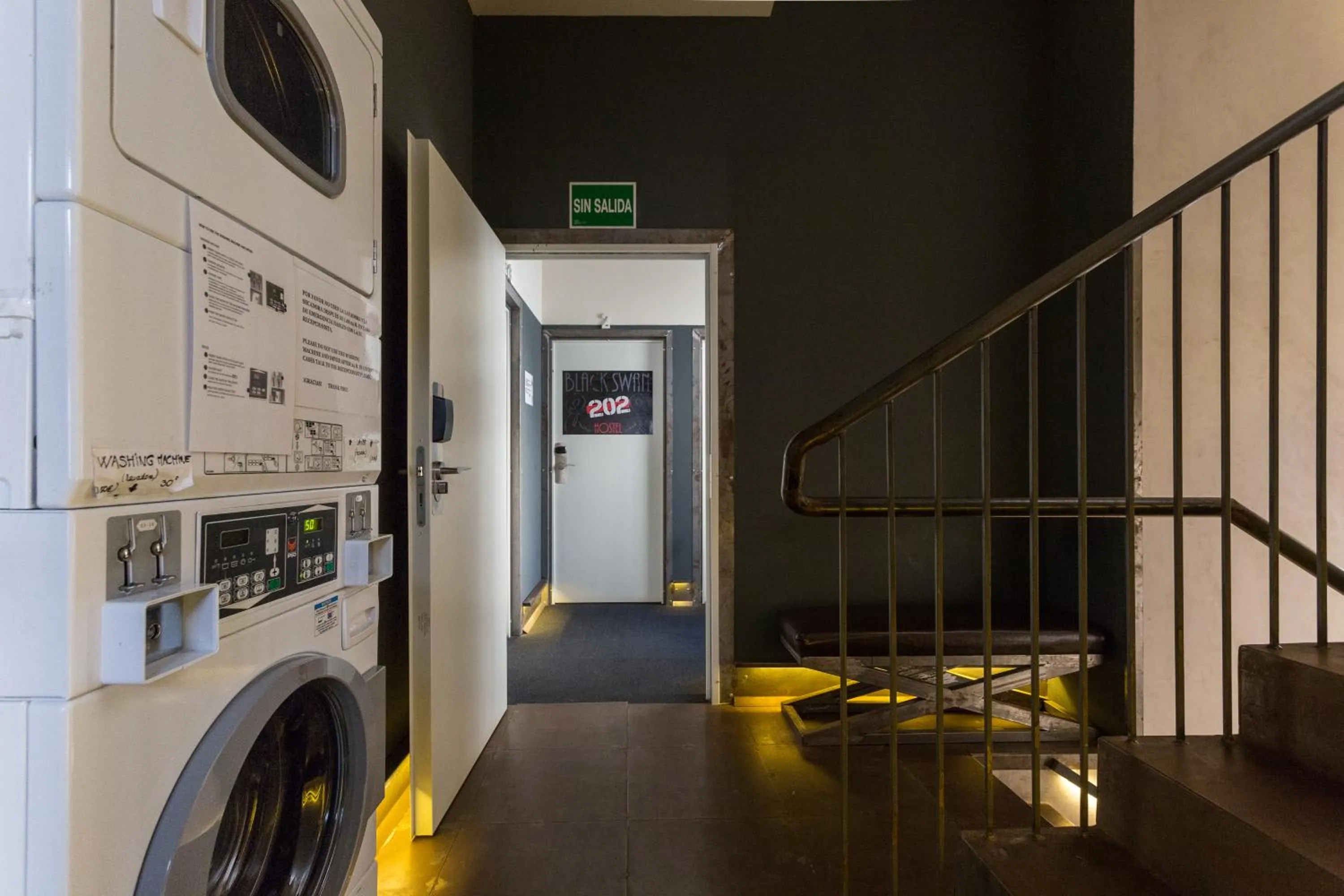 Area and facilities in Black Swan Hostel Sevilla