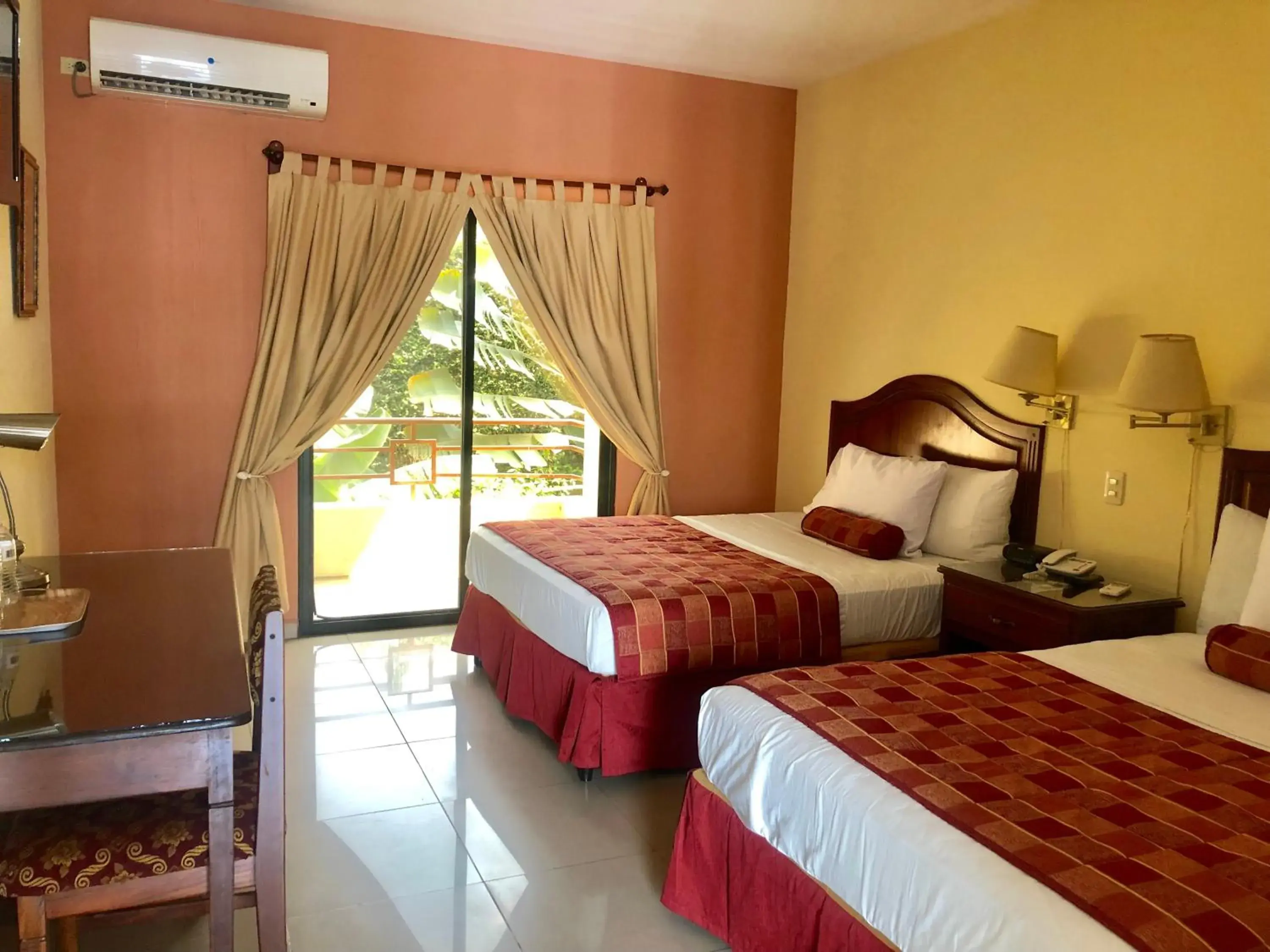 Deluxe Double Room with Two Double Beds - single occupancy in Hotel Plaza Maria Deluxe Double Room with Two Double Beds - single occupancy in Hotel Plaza Maria