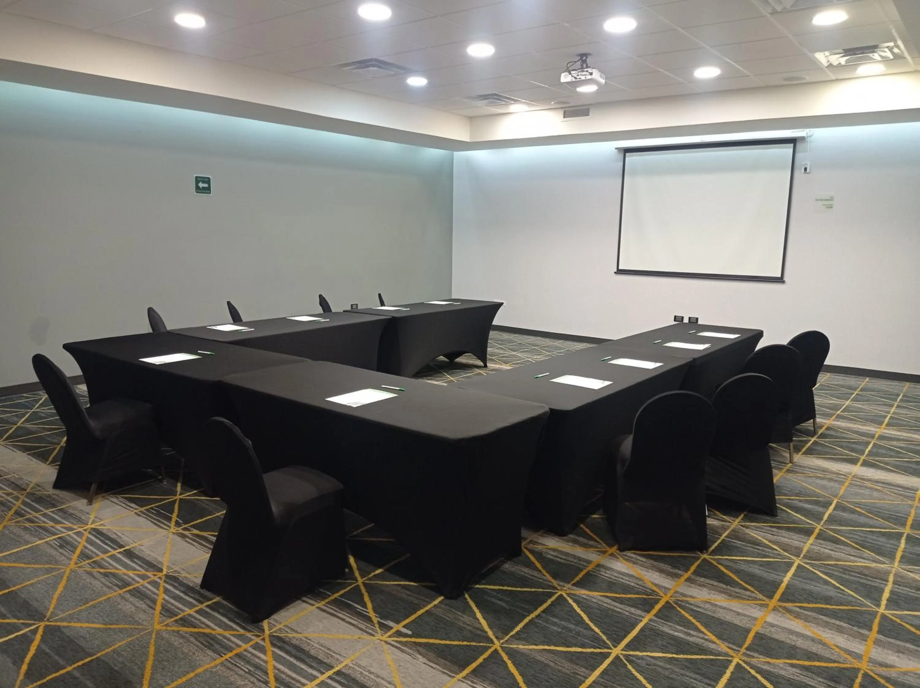 Meeting/conference room in Holiday Inn & Suites Chihuahua Expo by IHG
