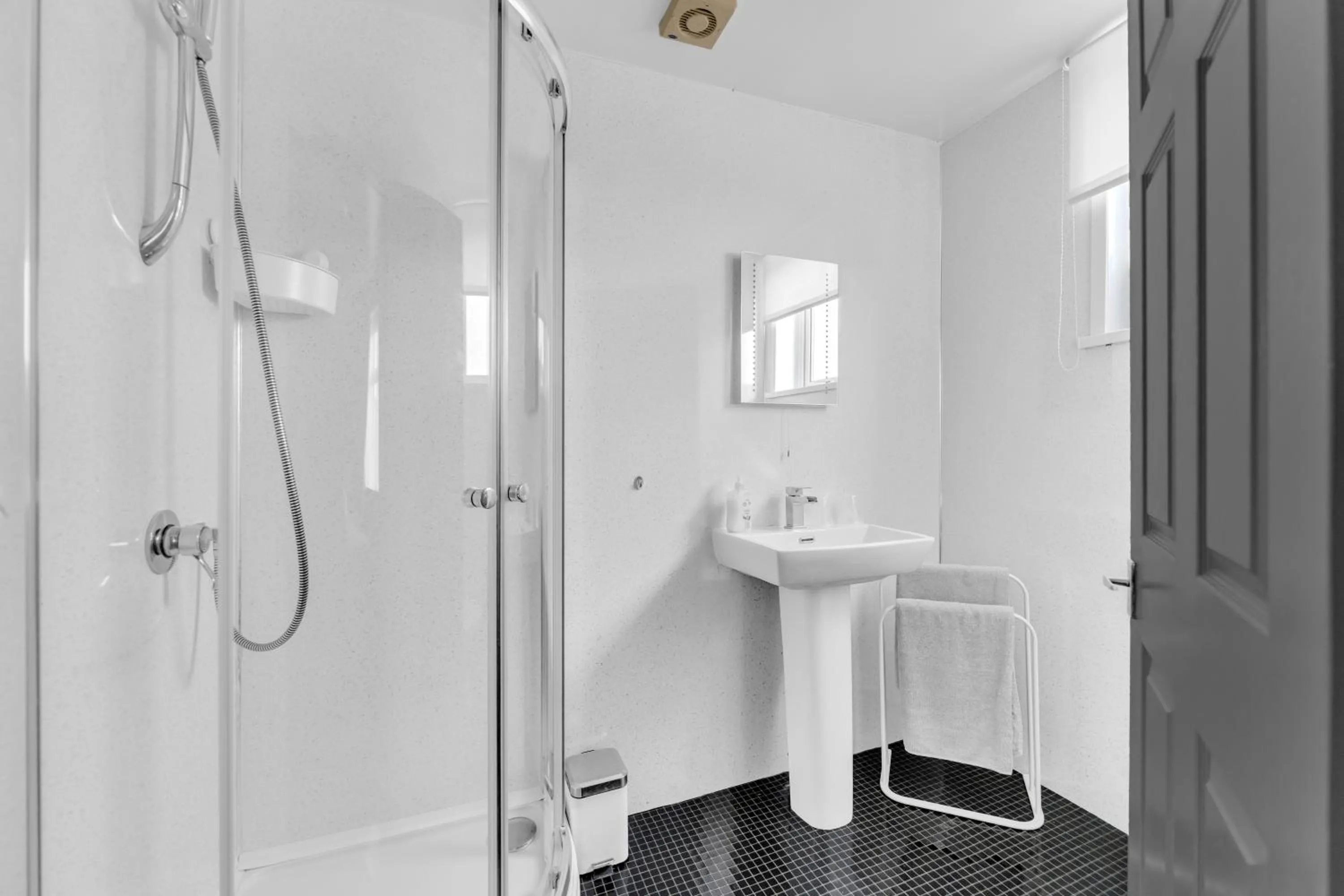 Shower in Mallowview guest house