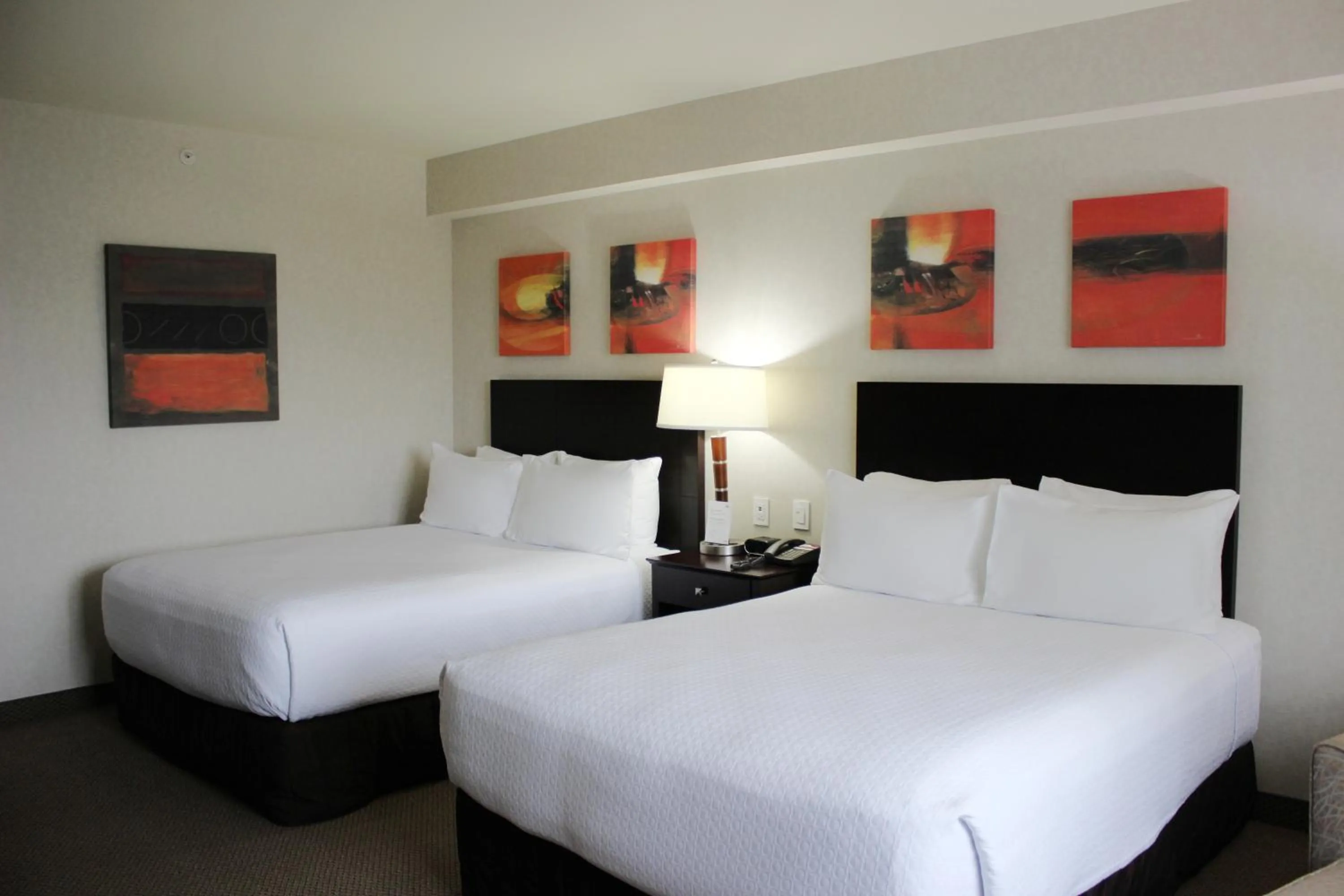 Photo of the whole room, Bed in Crowne Plaza Leon by IHG