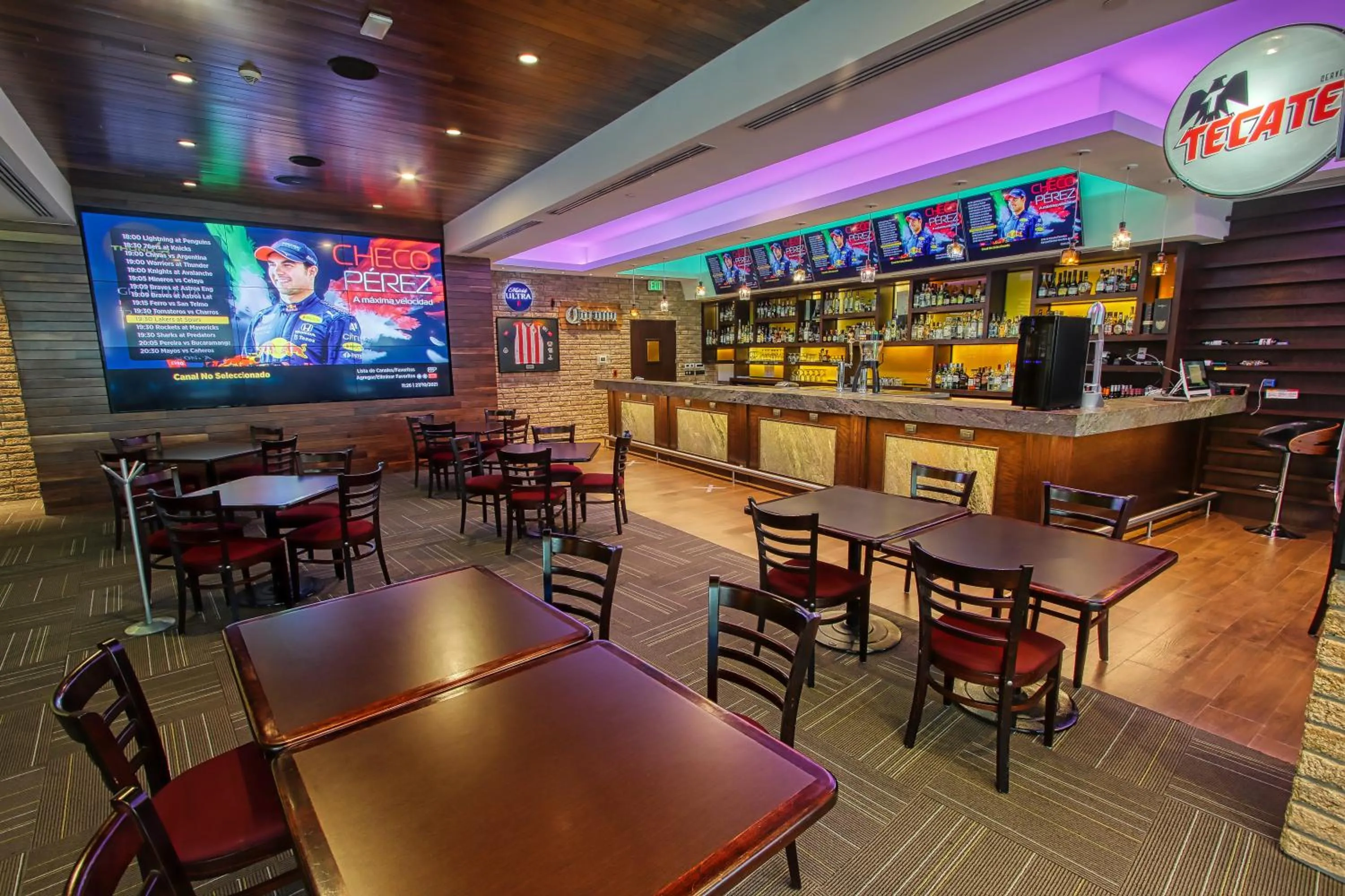 Lounge or bar in Crowne Plaza Leon by IHG