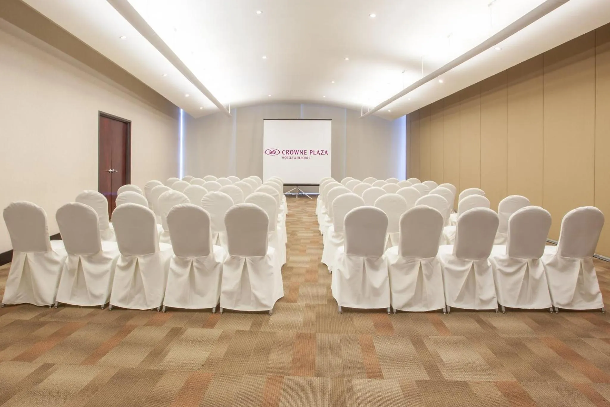 Meeting/conference room in Crowne Plaza Leon by IHG
