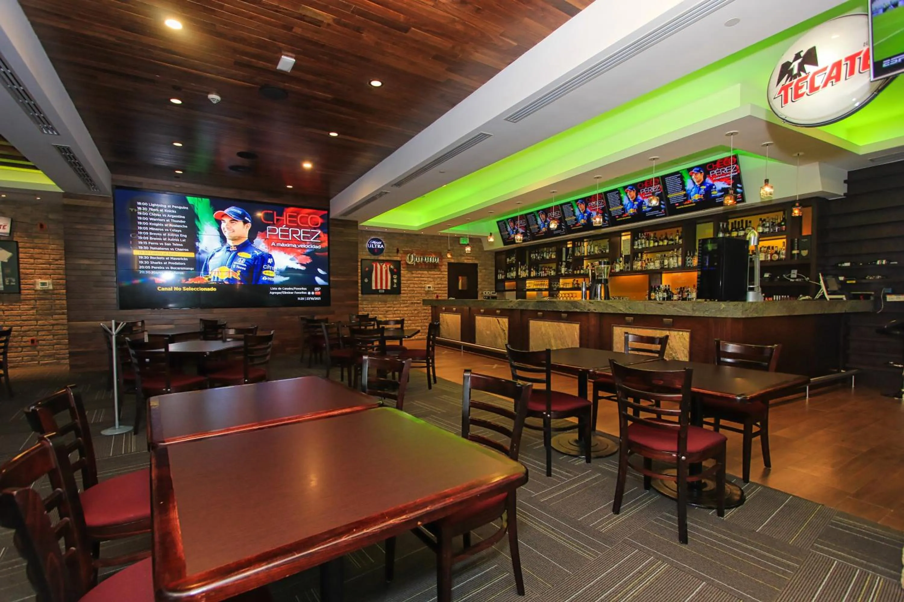 Lounge or bar in Crowne Plaza Leon by IHG