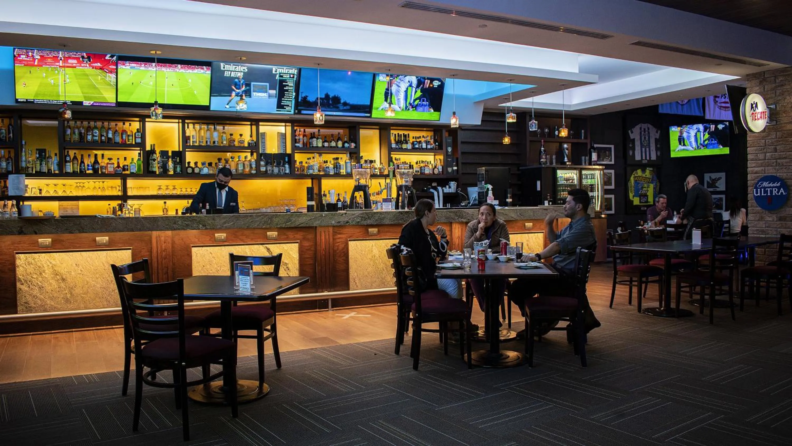 Lounge or bar in Crowne Plaza Leon by IHG