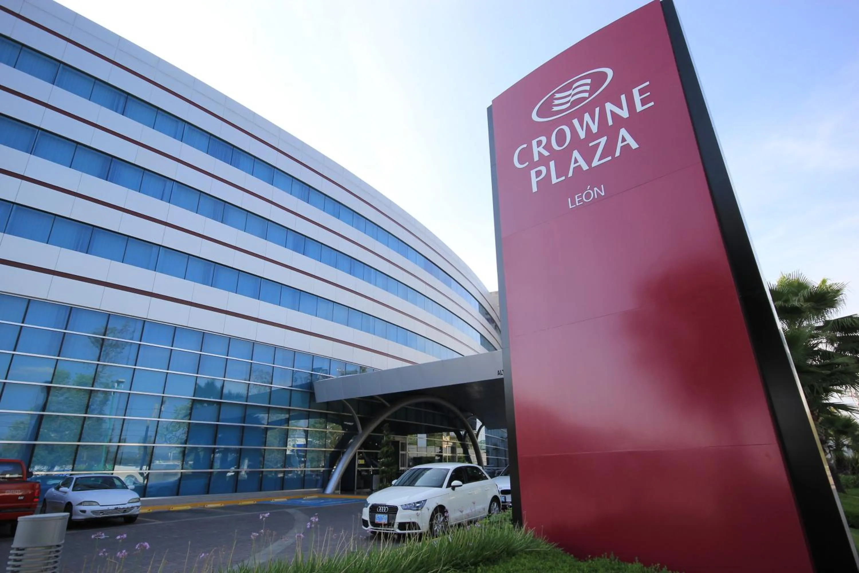 Property building in Crowne Plaza Leon by IHG