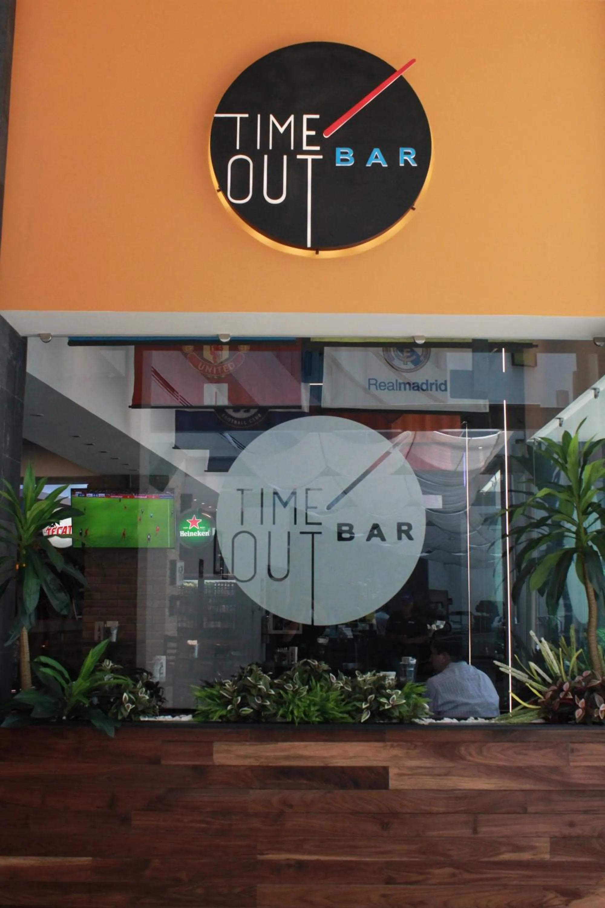 Lounge or bar in Crowne Plaza Leon by IHG