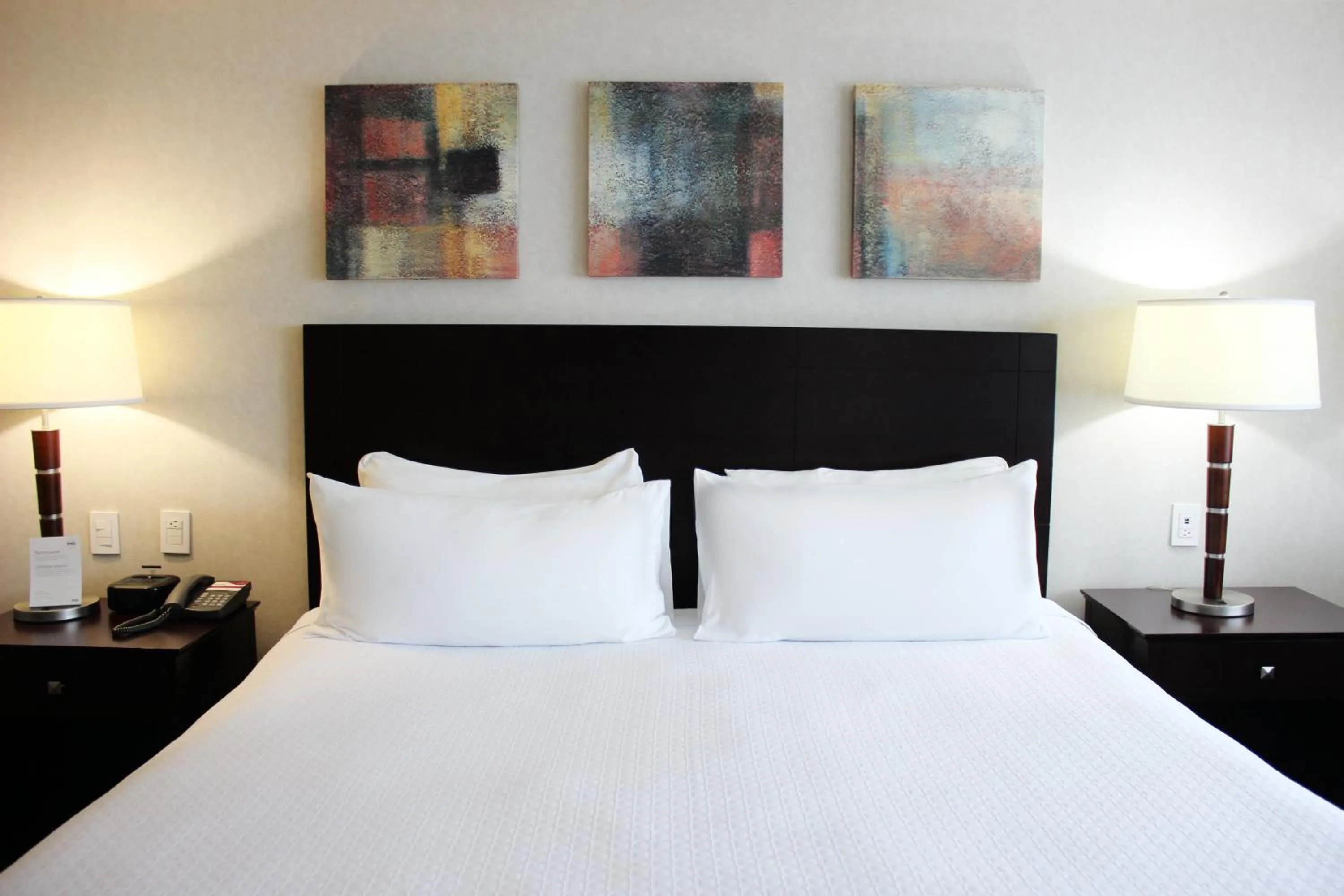 Photo of the whole room, Bed in Crowne Plaza Leon by IHG