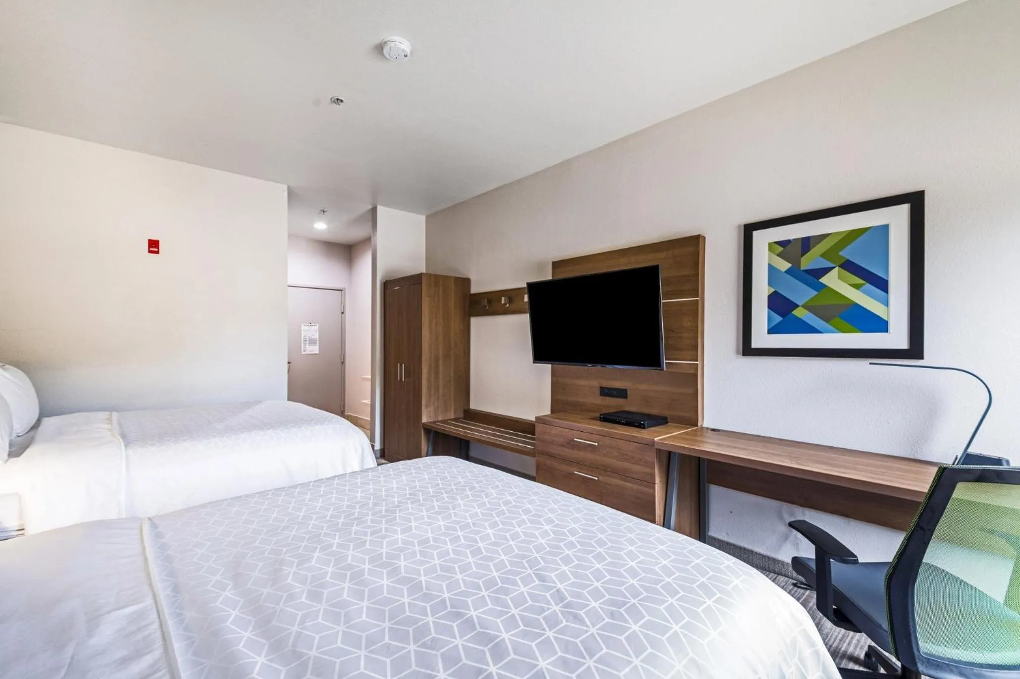 Photo of the whole room, Bed in Holiday Inn Express Hotel & Suites Columbus by IHG