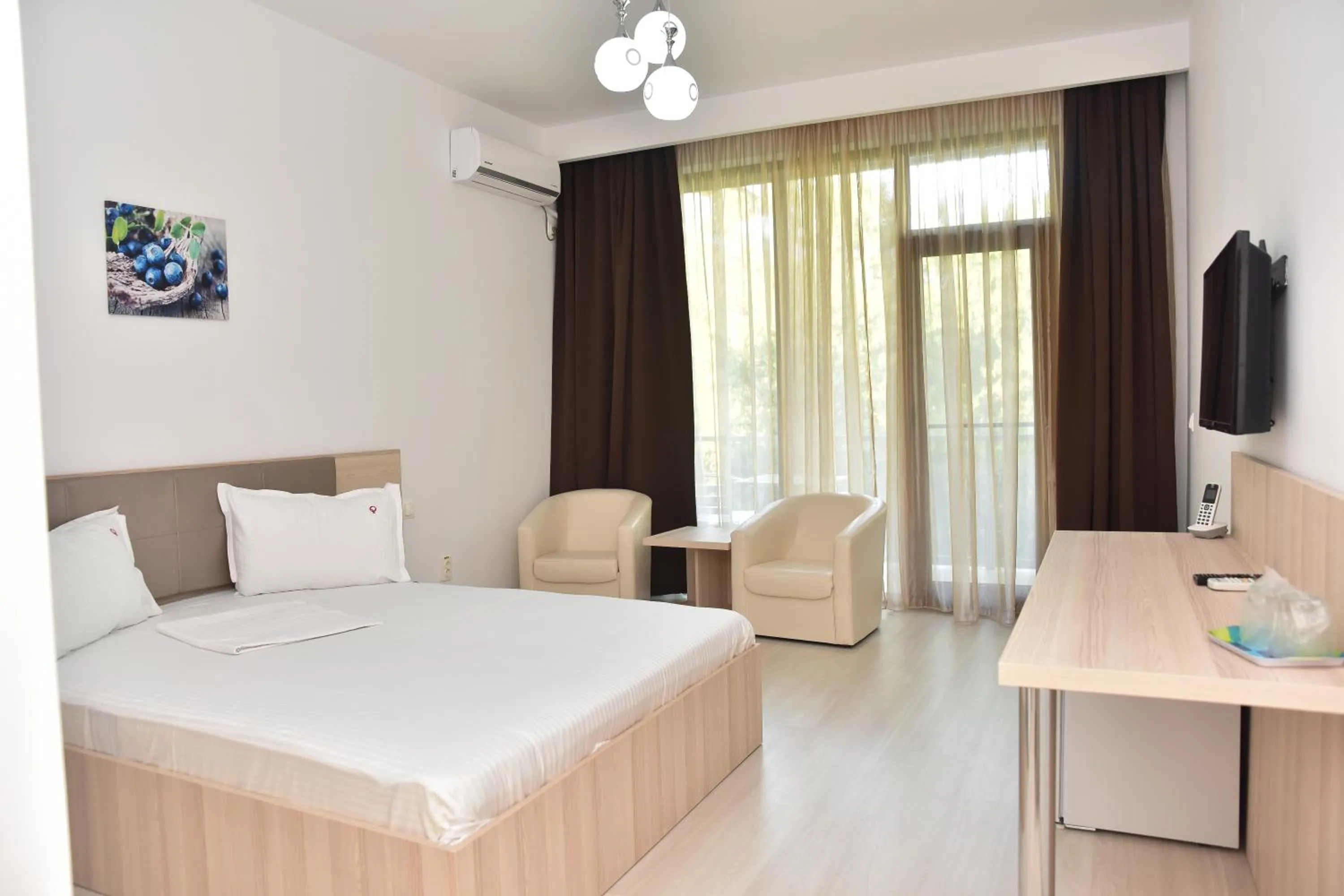 Bedroom, Bed in Q Hotel