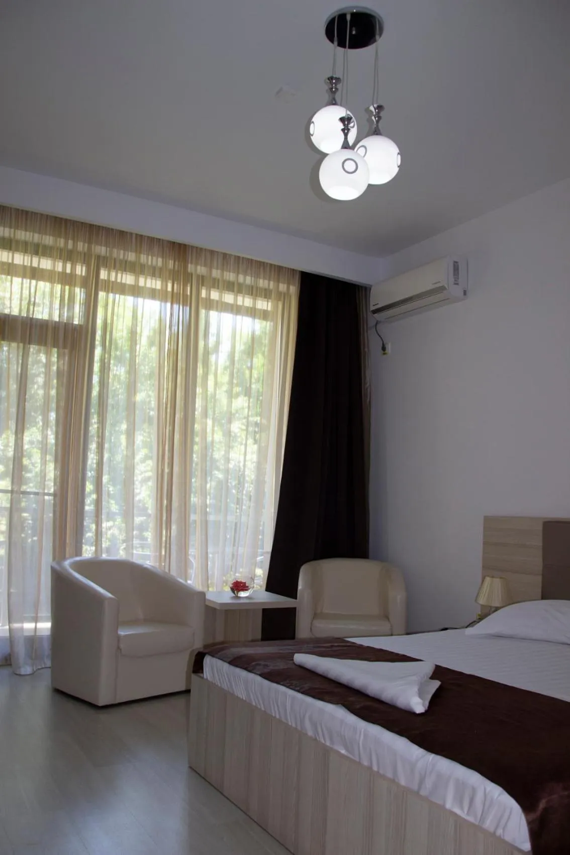 Property building, Bed in Q Hotel