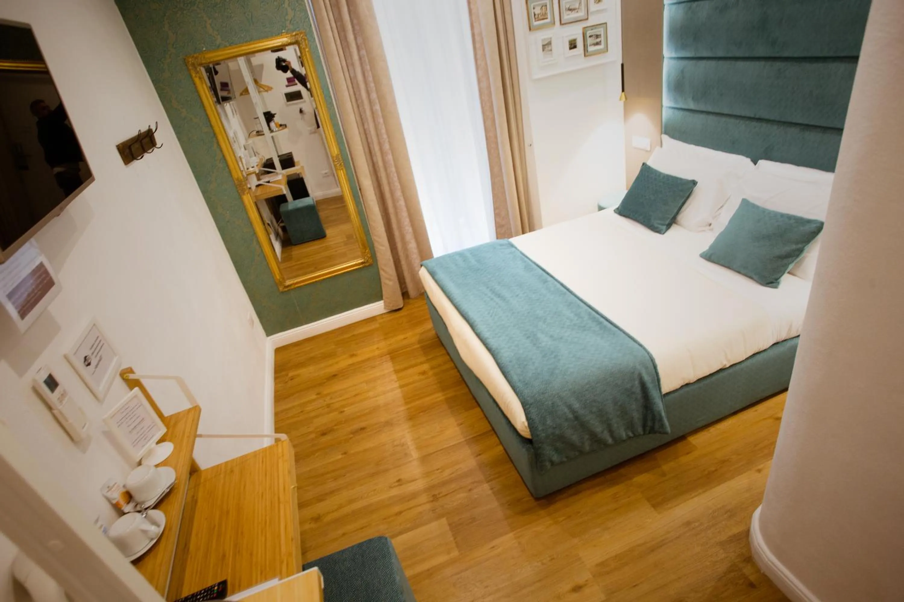 Photo of the whole room, Bed in Atmosfere Guest House - Cinque Terre e La Spezia