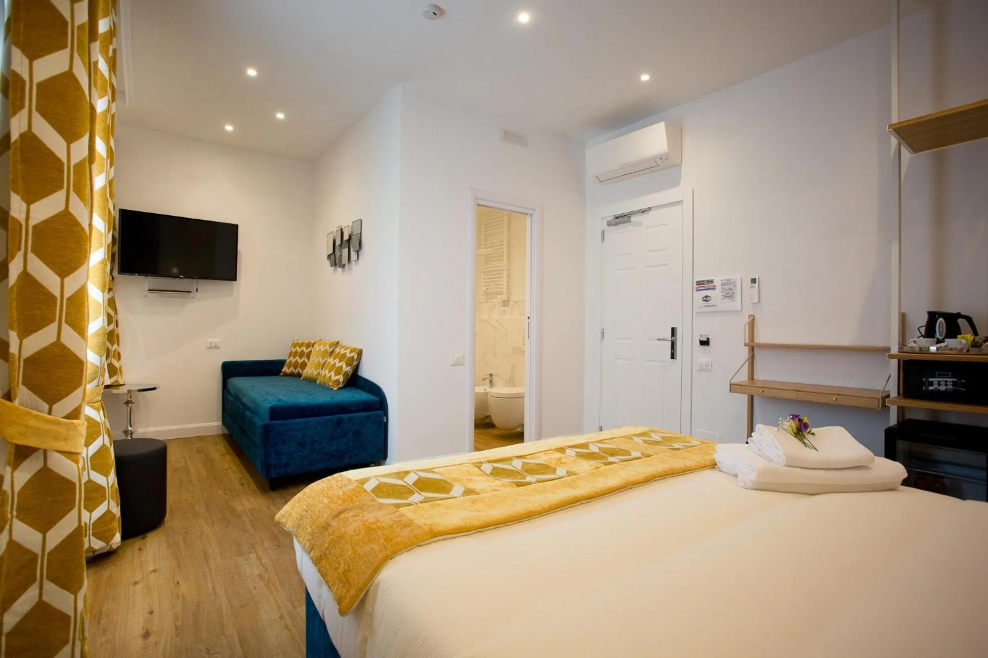 Bedroom, Bed in Atmosfere Guest House - Cinque Terre e La Spezia