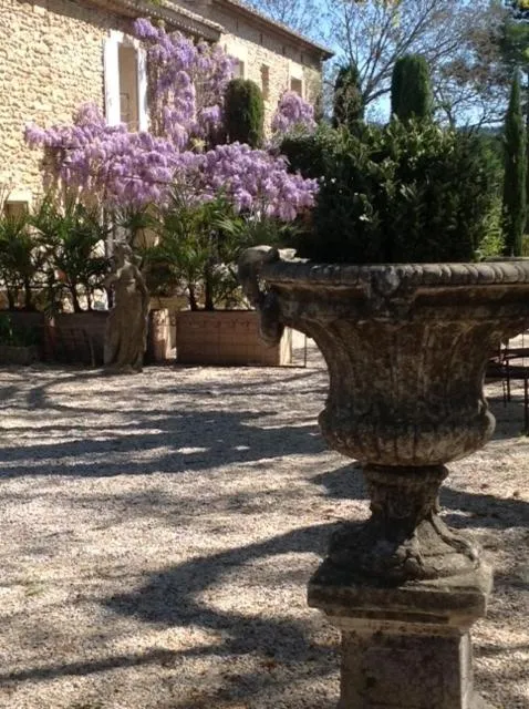 Property building in Le Clos de Lucie