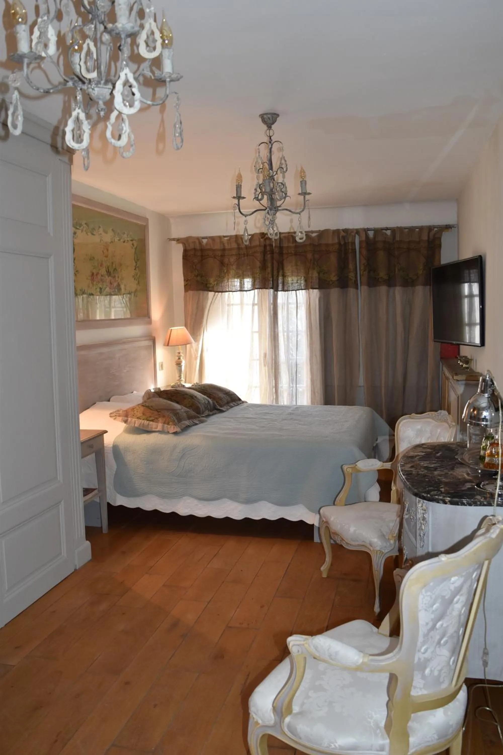 Photo of the whole room in Le Clos de Lucie