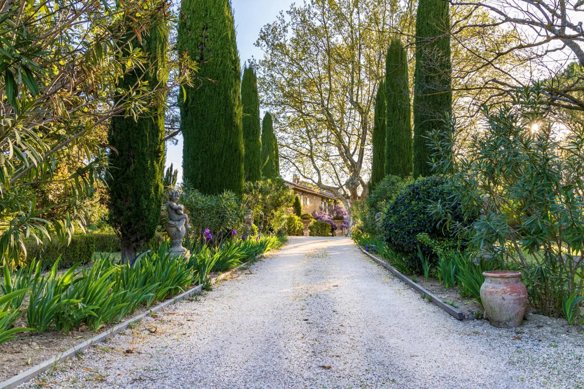Property building in Le Clos de Lucie