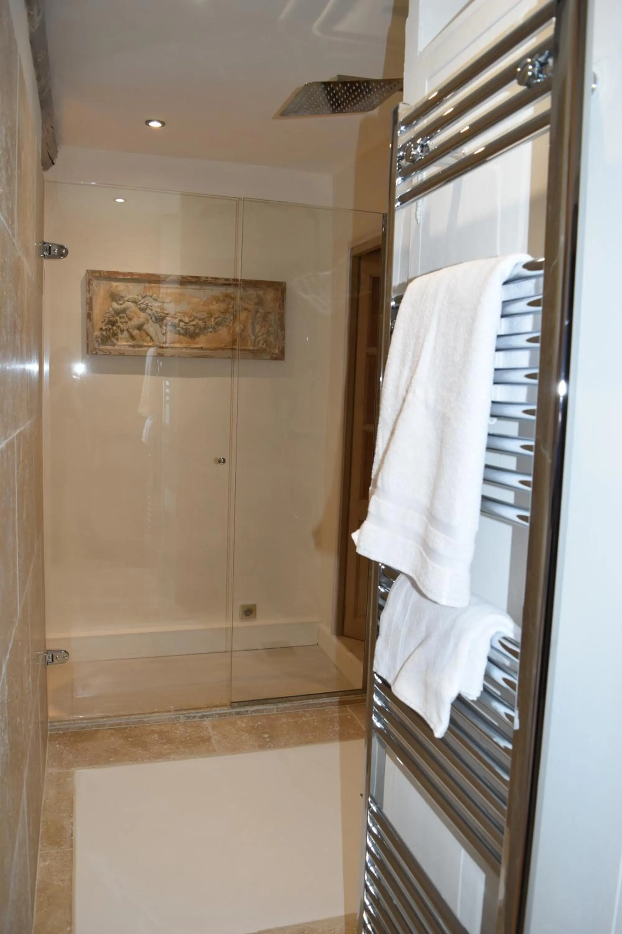 Shower in Le Clos de Lucie