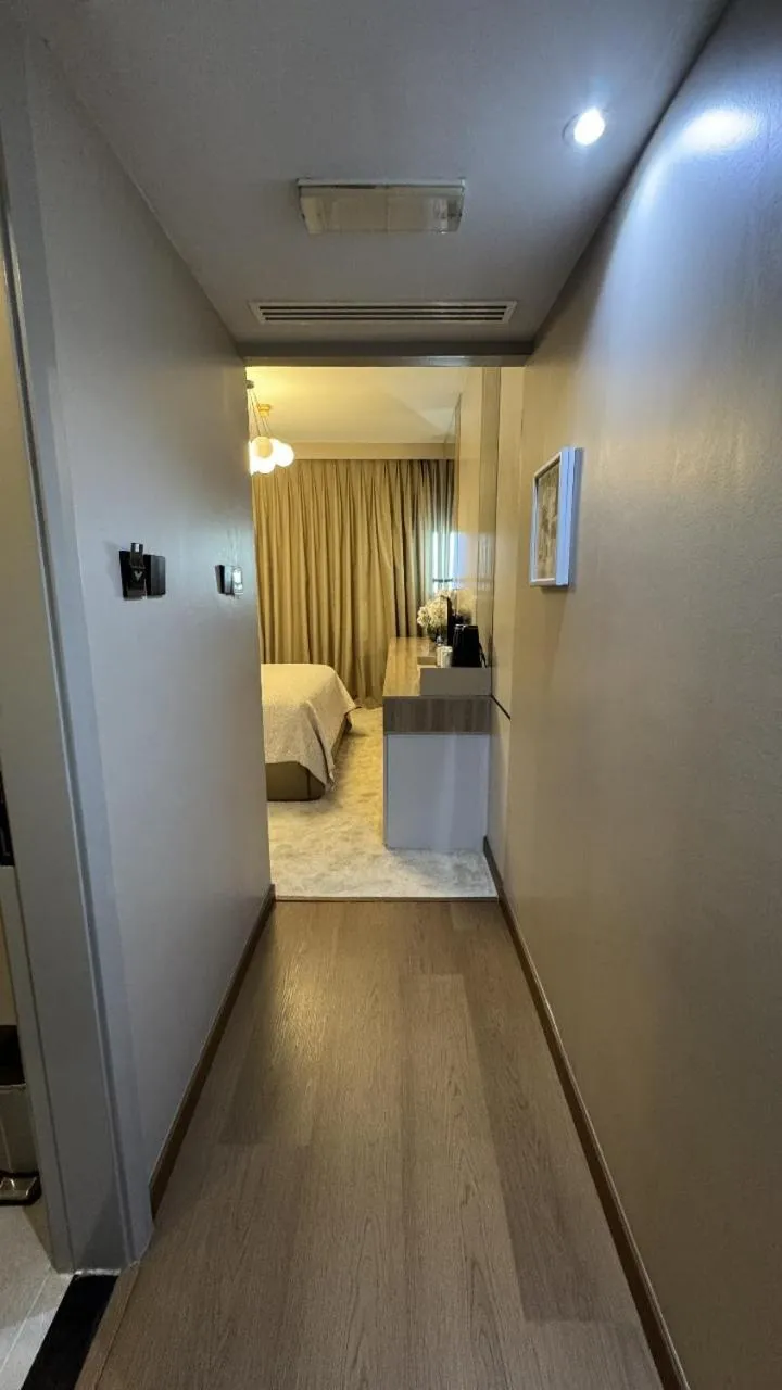 Bed in Broadway Hotel