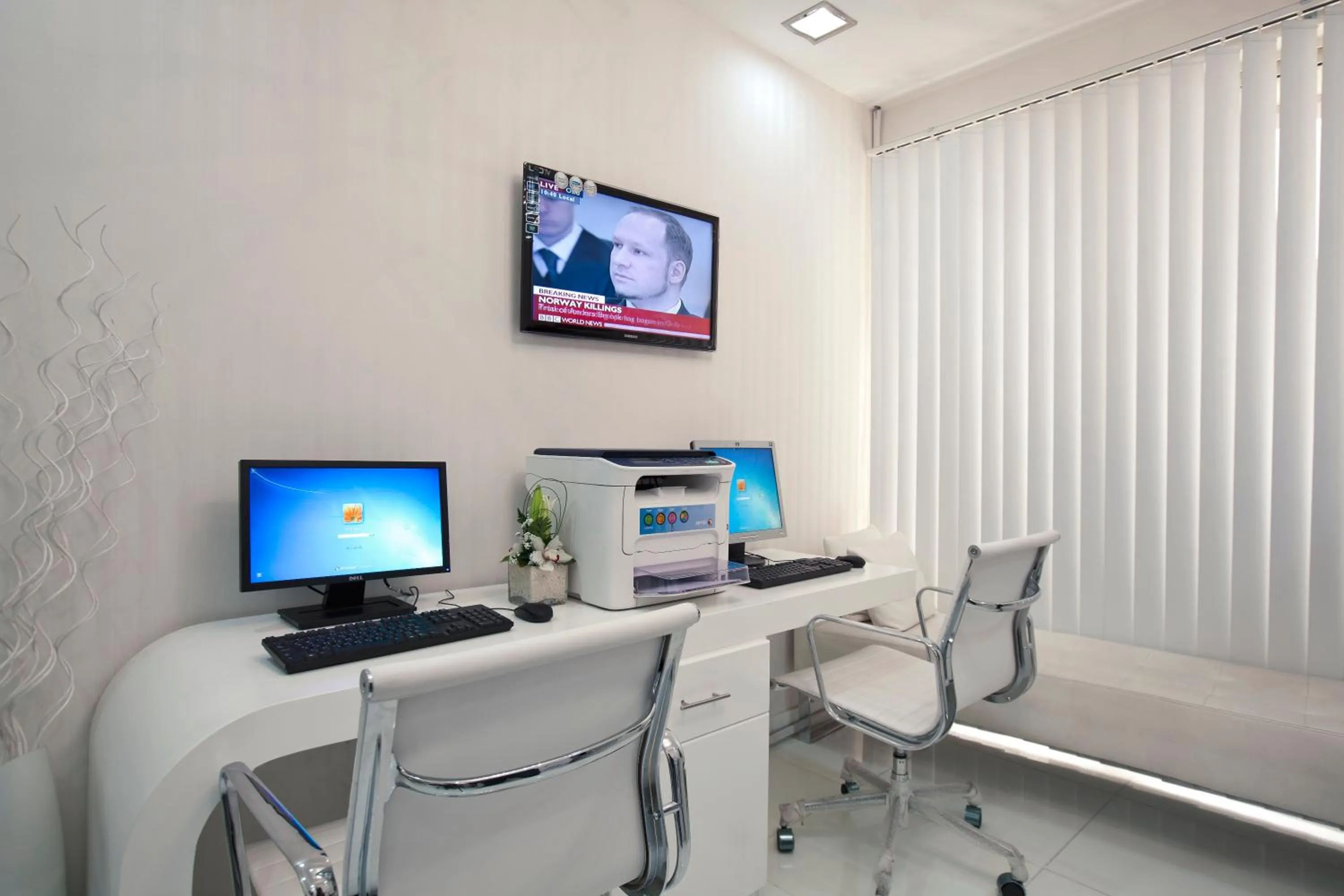 Business facilities in Broadway Hotel