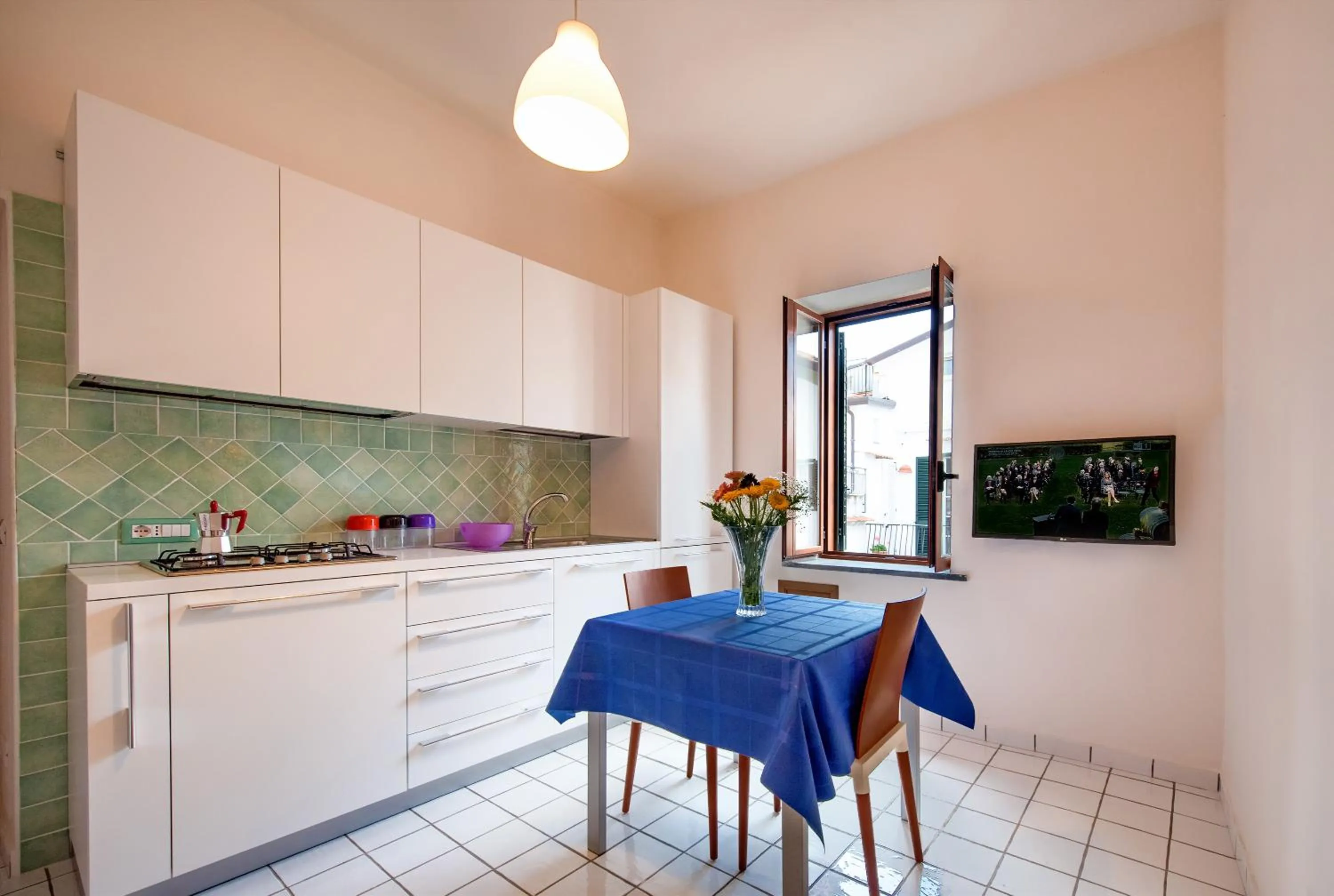 Kitchen or kitchenette in Ravello House
