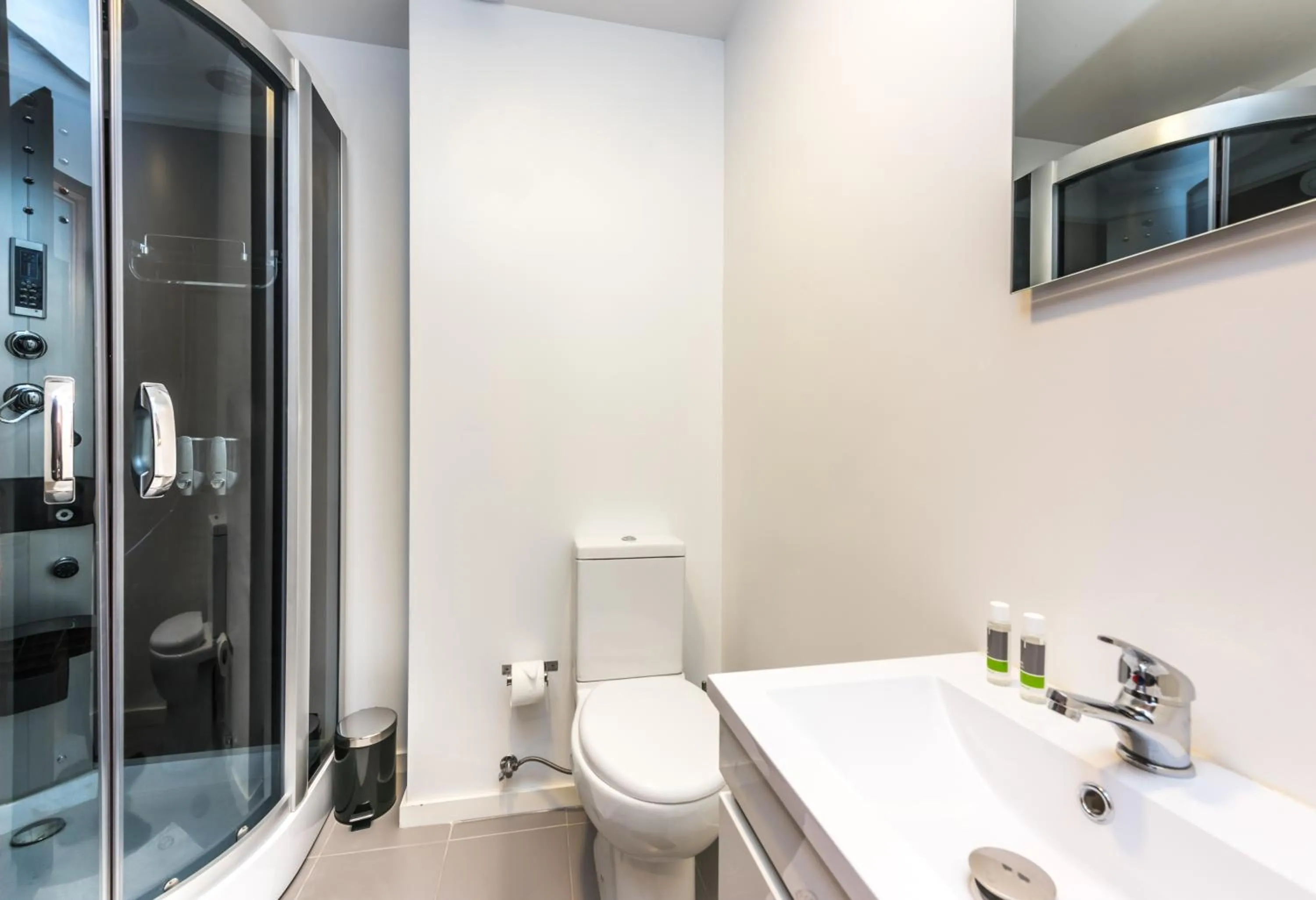 Bathroom in Lounge Inn Guest House