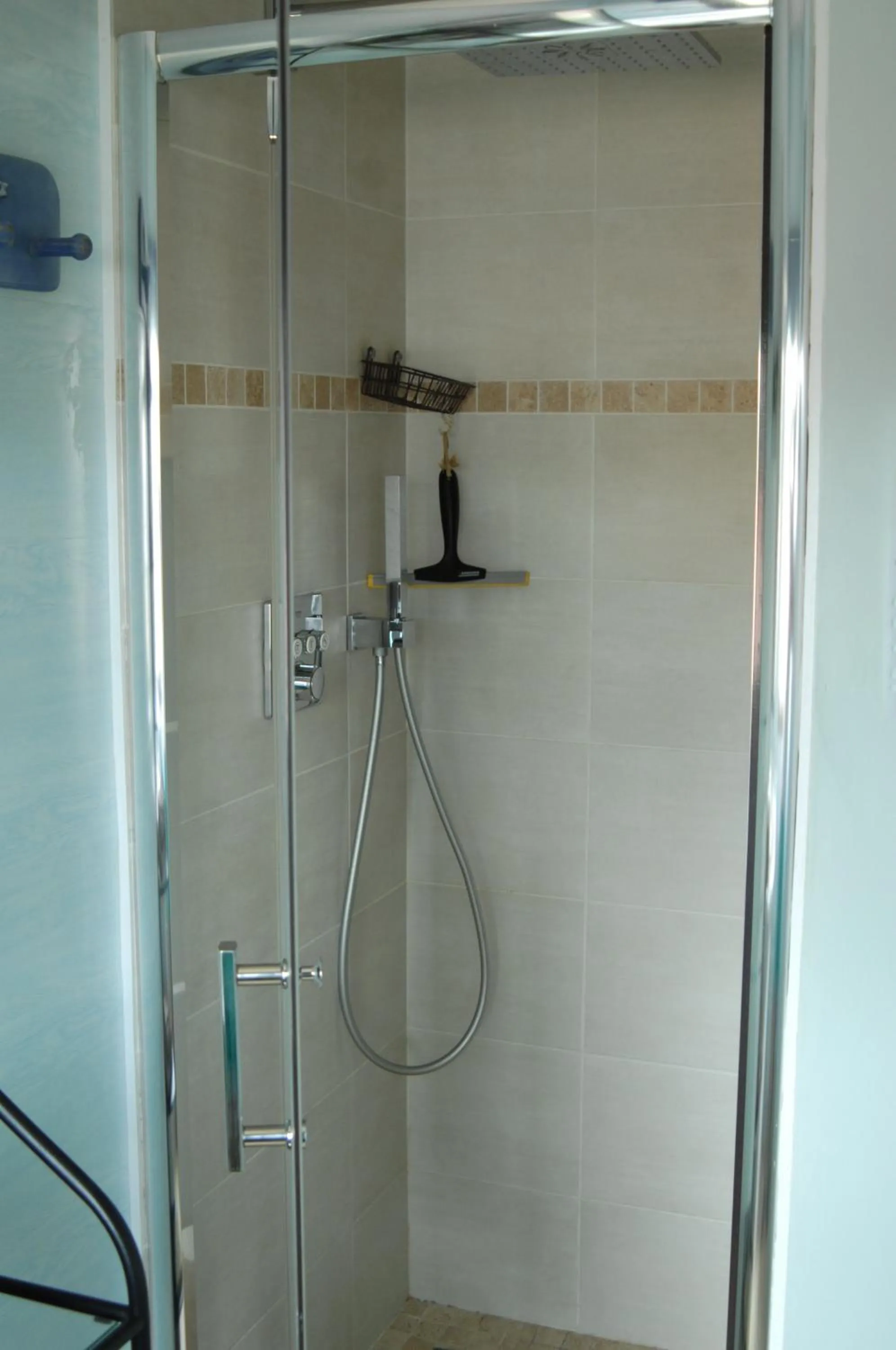 Shower in La Belgerie