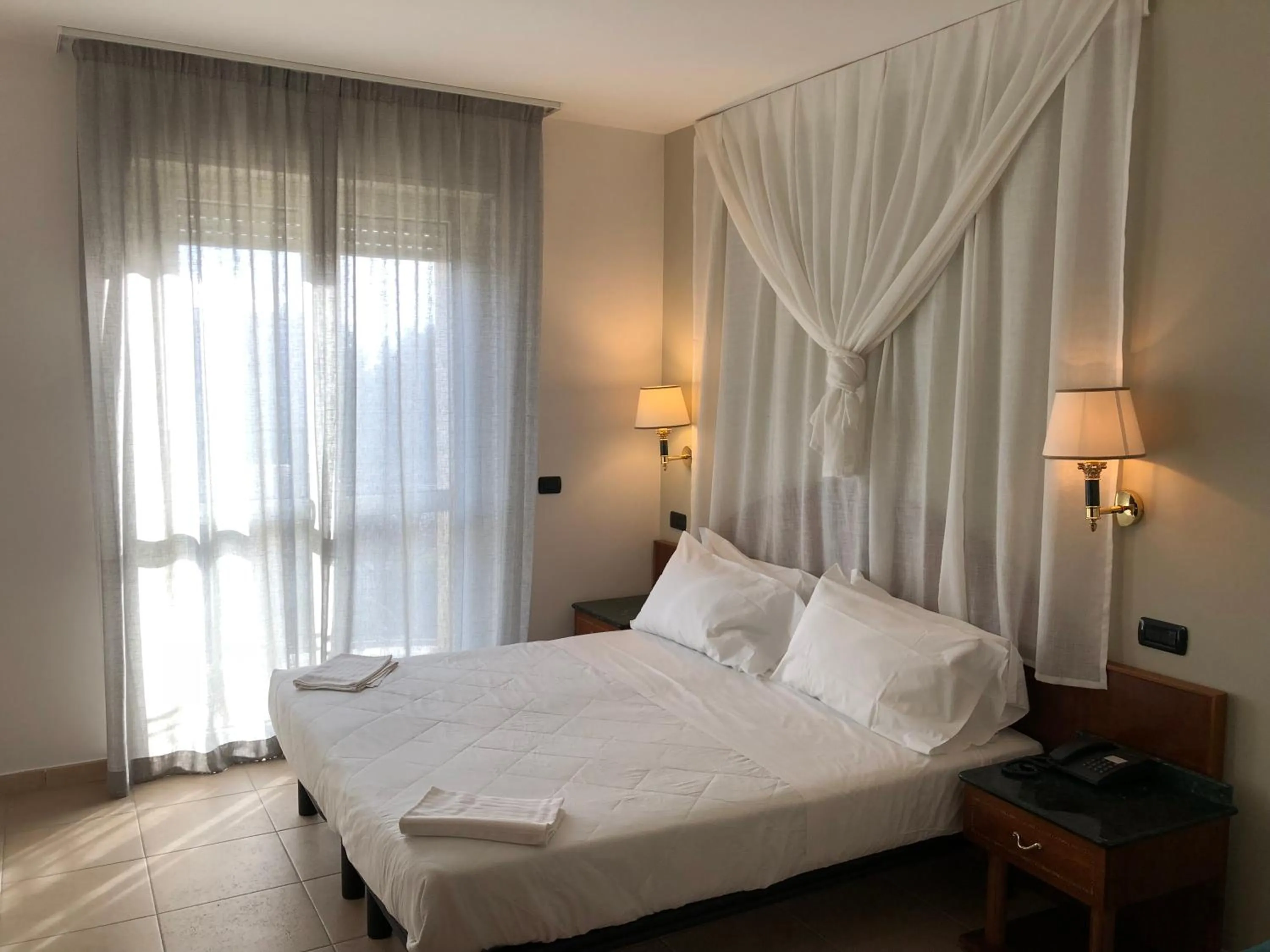 Bedroom, Bed in Ariae Dépendance - Alihotels