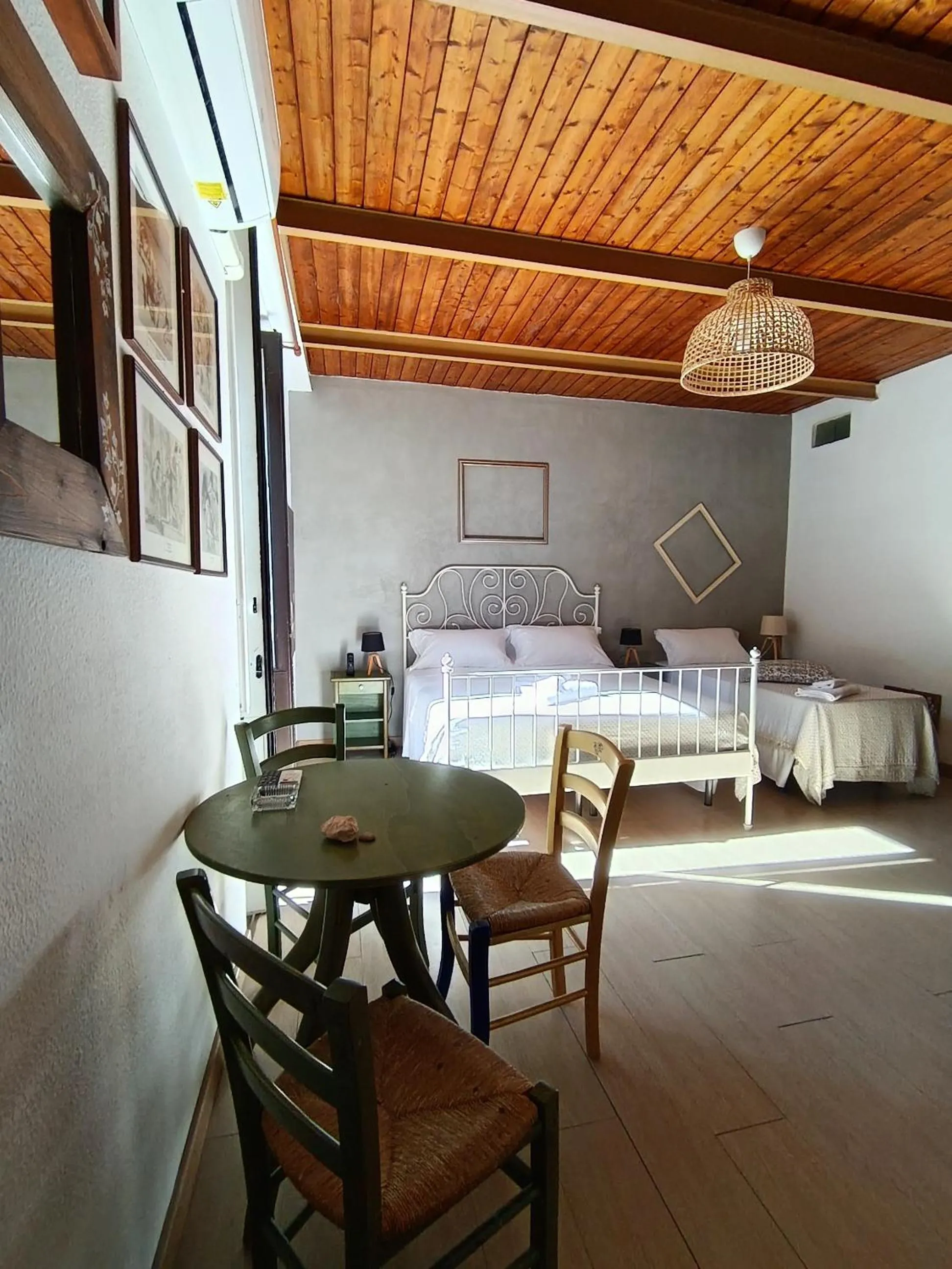 Bedroom, Bed in I Vespri