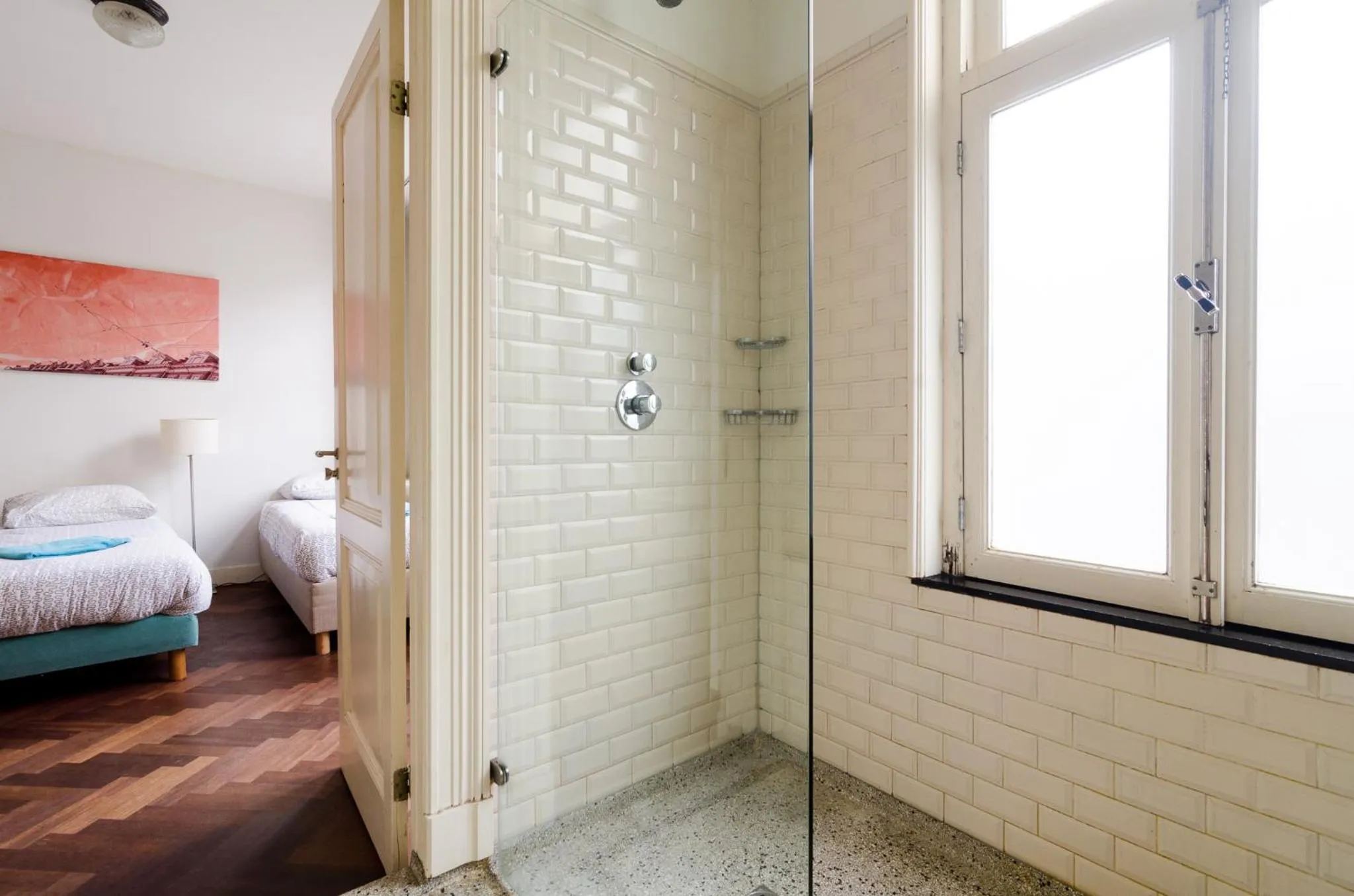 Shower, Bed in Marnix Classic: Group Getaway