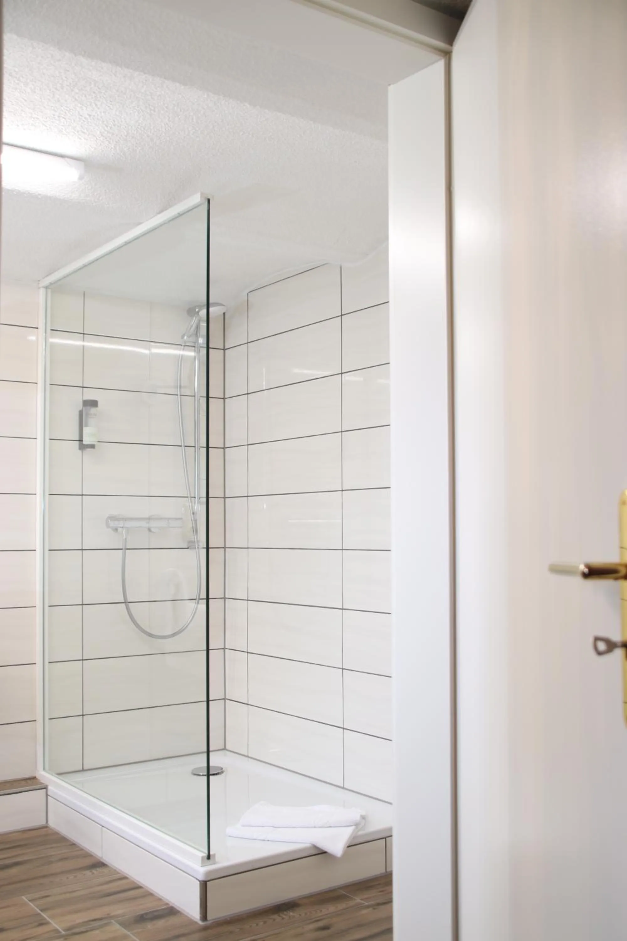 Shower in Krögers Hotel