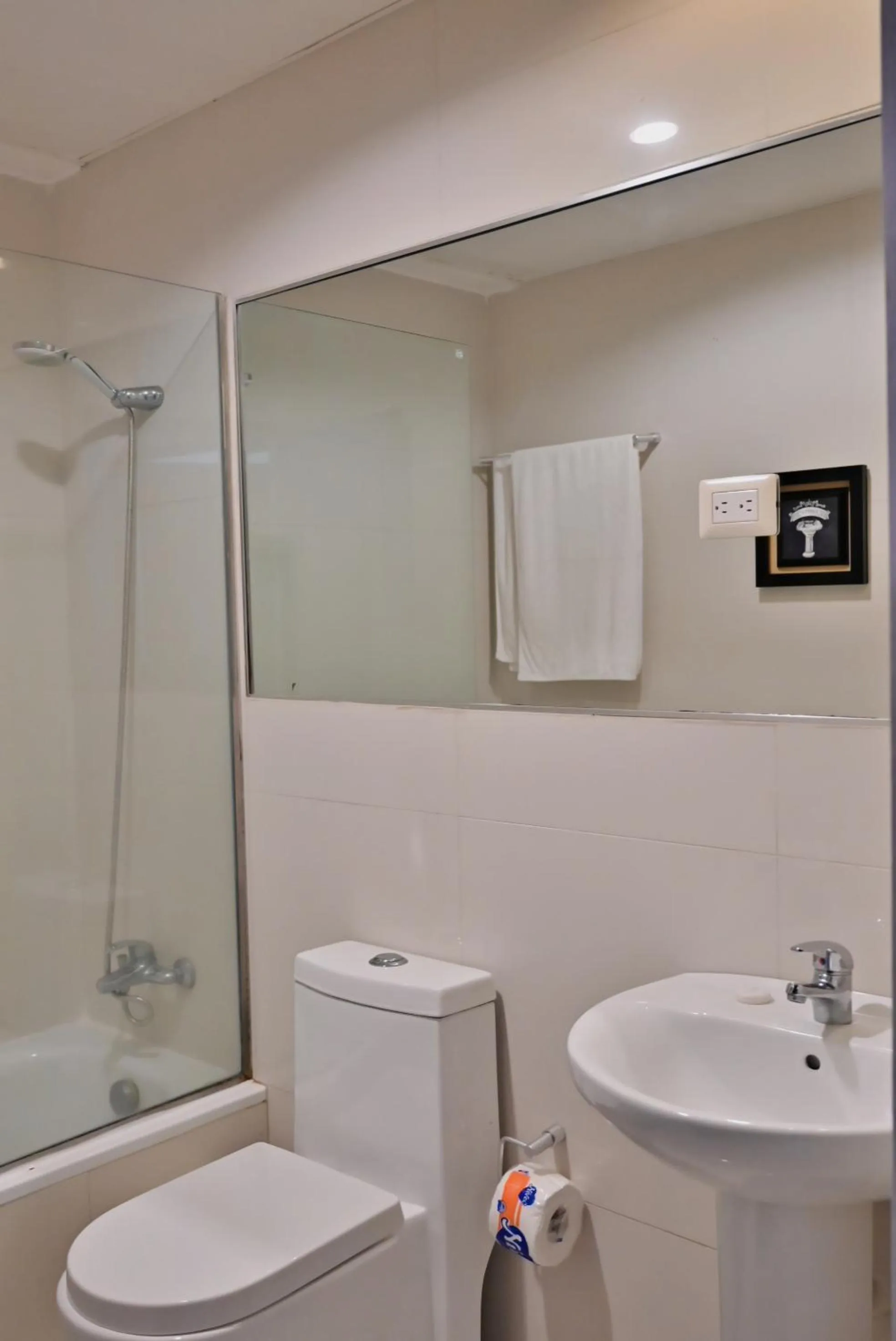 Bathroom in Lincoln Suite