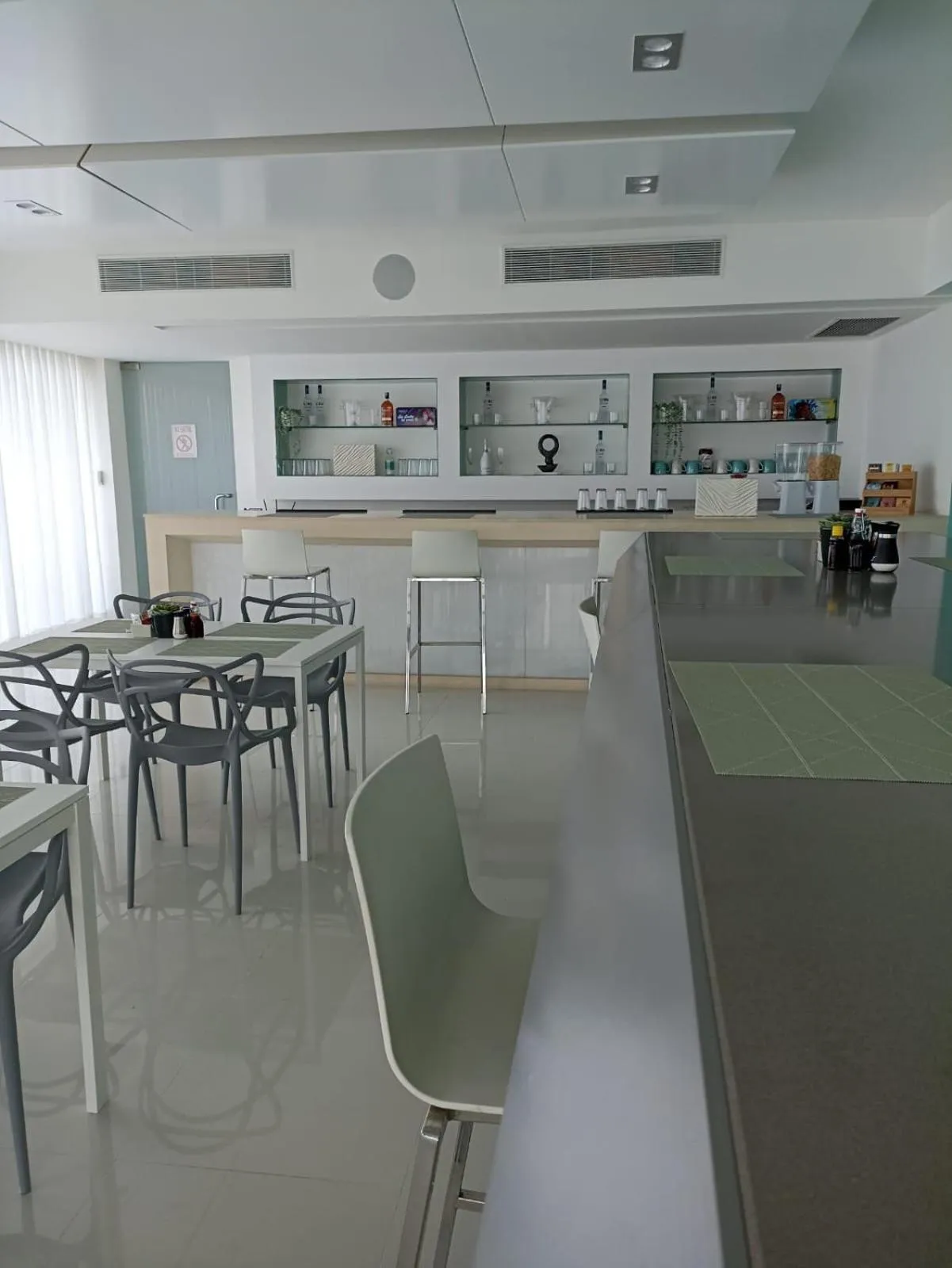 Restaurant/places to eat in Lincoln Suite